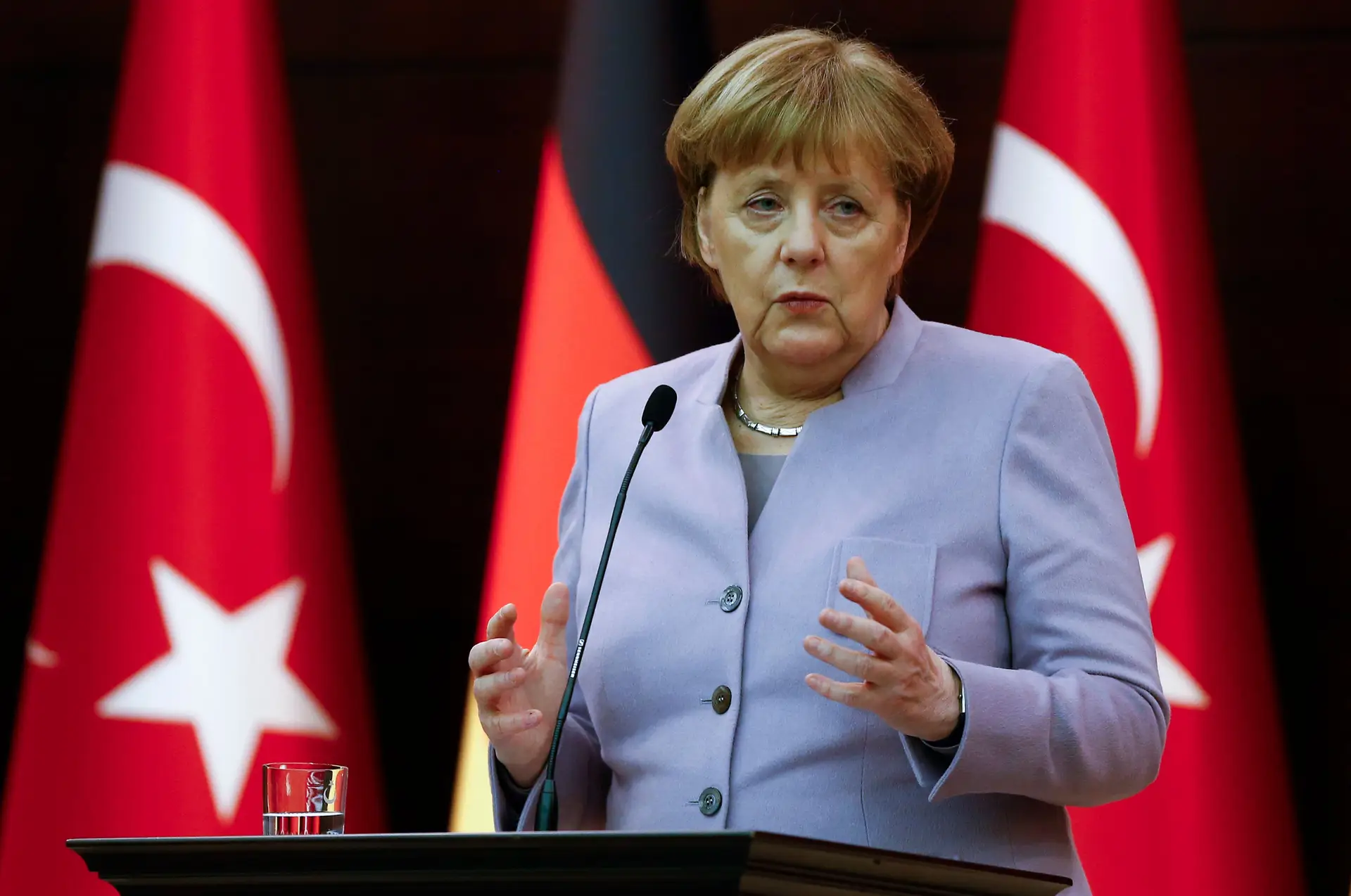 Merkel quer pôr fim às negociações de adesão da Turquia à UE