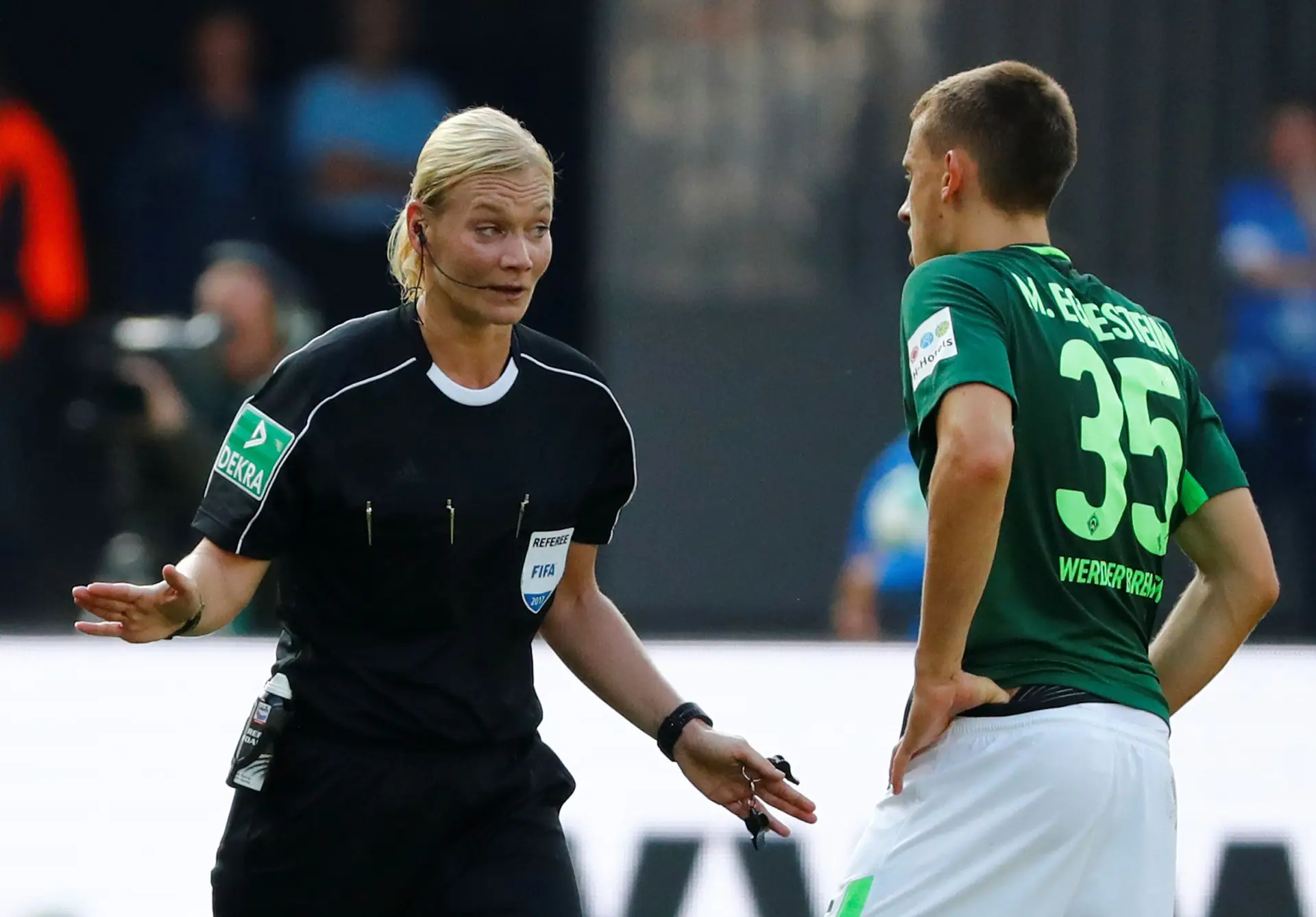 Bibiana Steinhaus é a primeira mulher a arbitrar nos principais campeonatos europeus