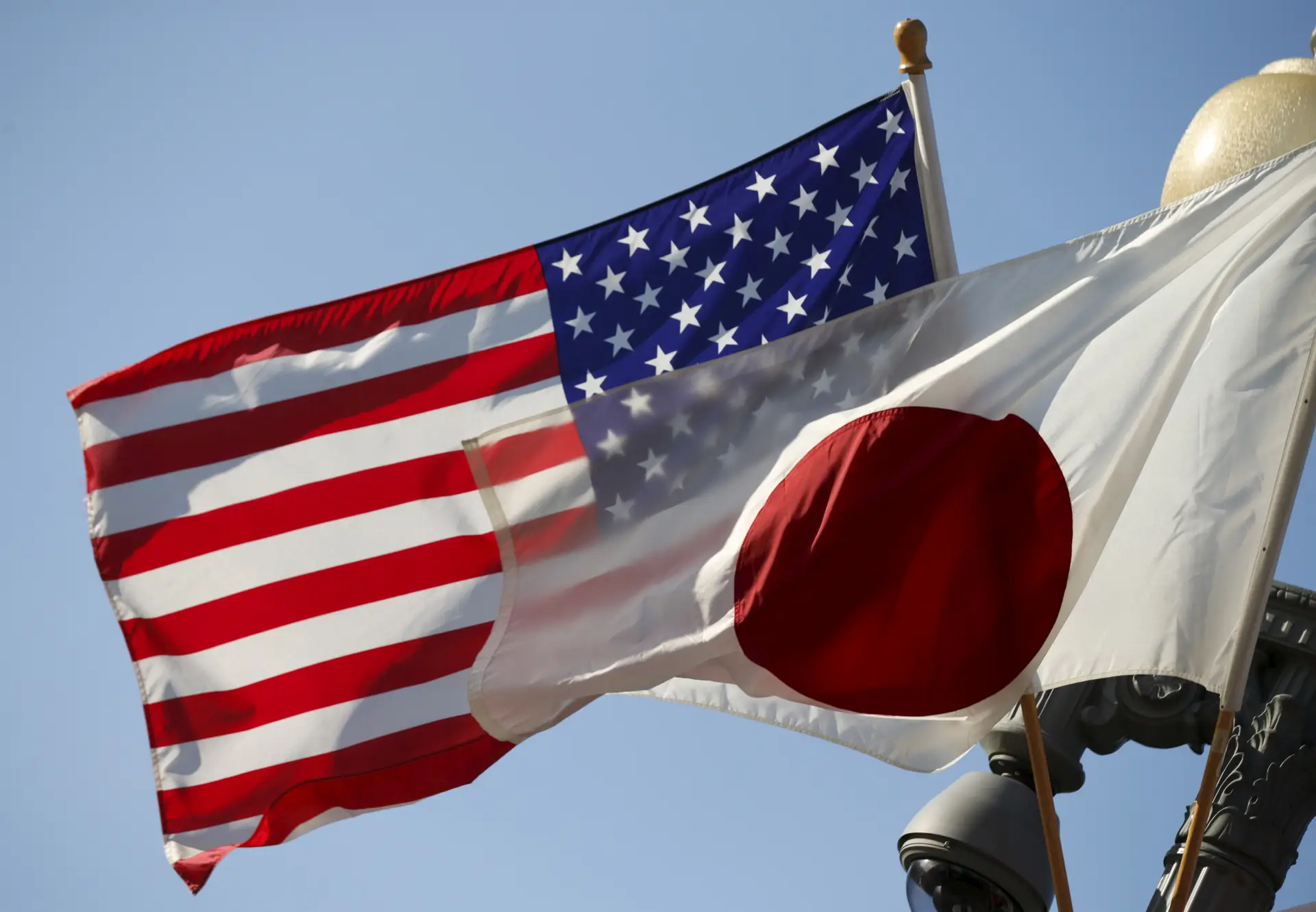 Japão e EUA prometem exercer "visível pressão" após míssil norte-coreano