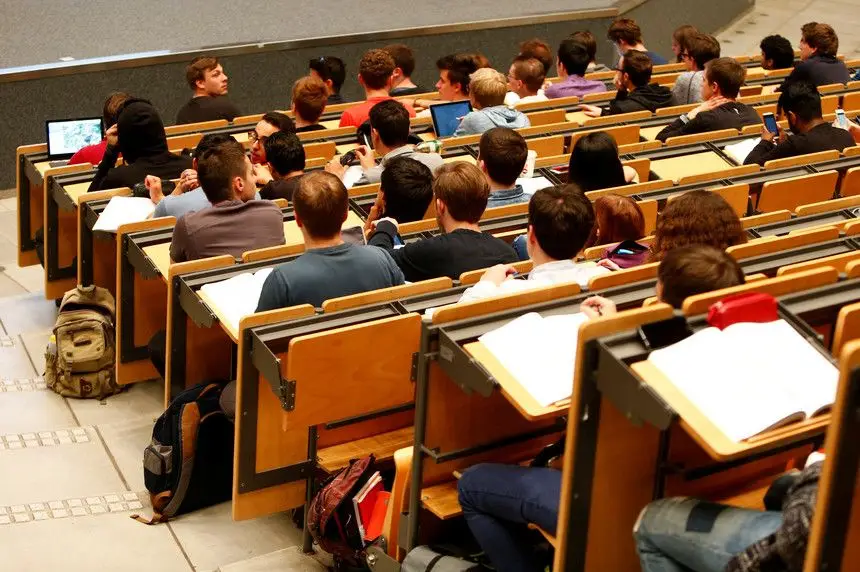 Image result for estudantes universitarios