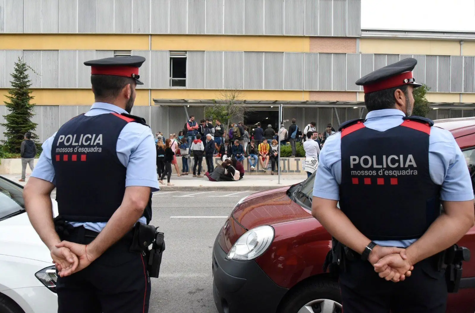 Polícia regional catalã diz que está a impedir votações "com proporcionalidade"