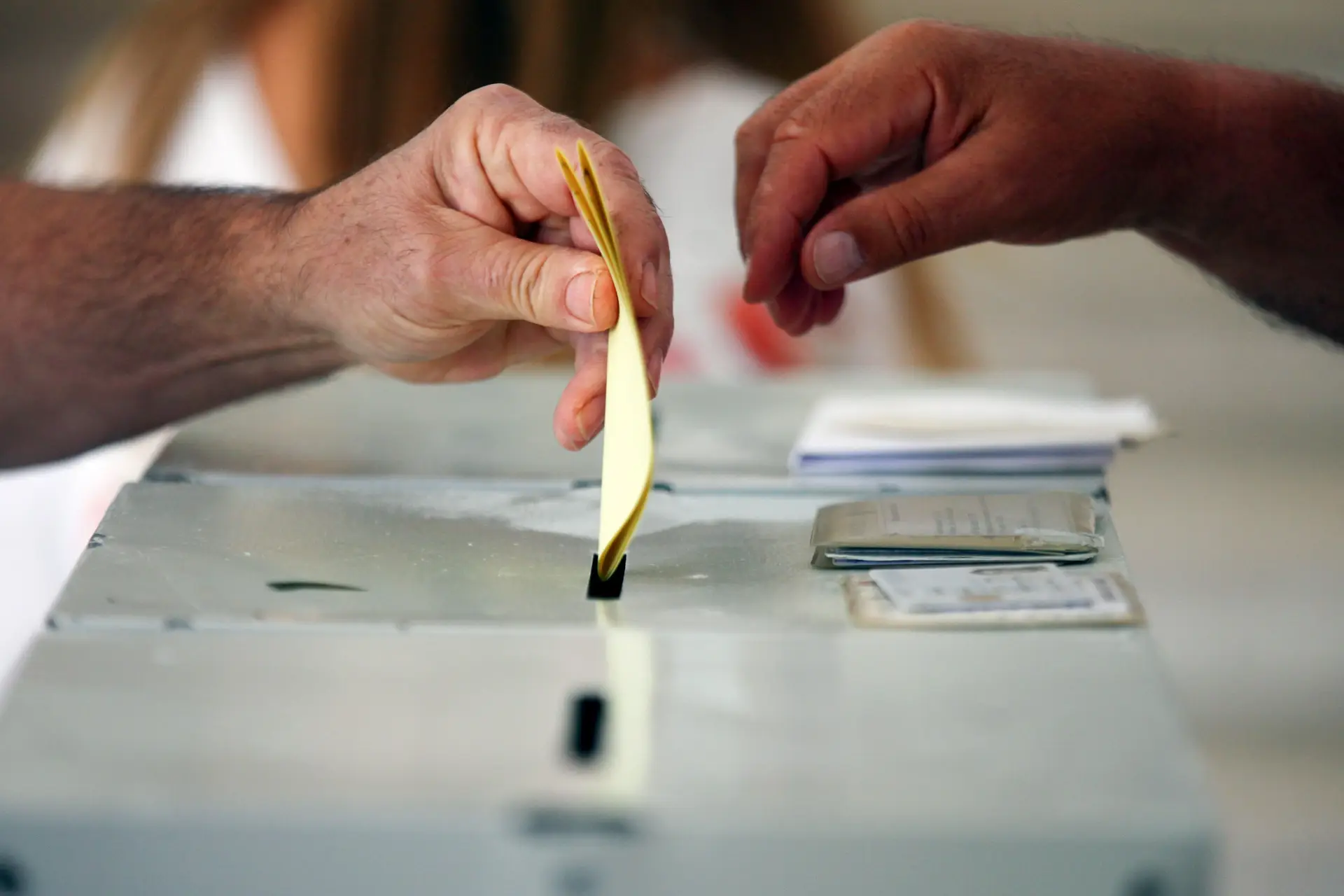 Legislativas: Quantos partidos vai ter no boletim de voto do seu distrito?