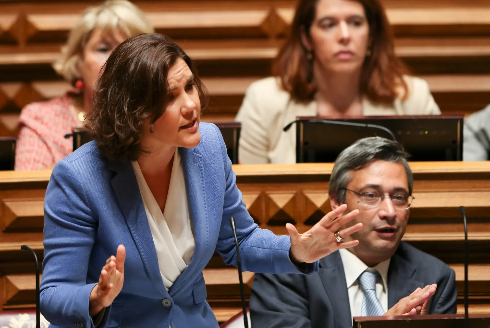 CDS vai além da "indignação política" e apresenta propostas