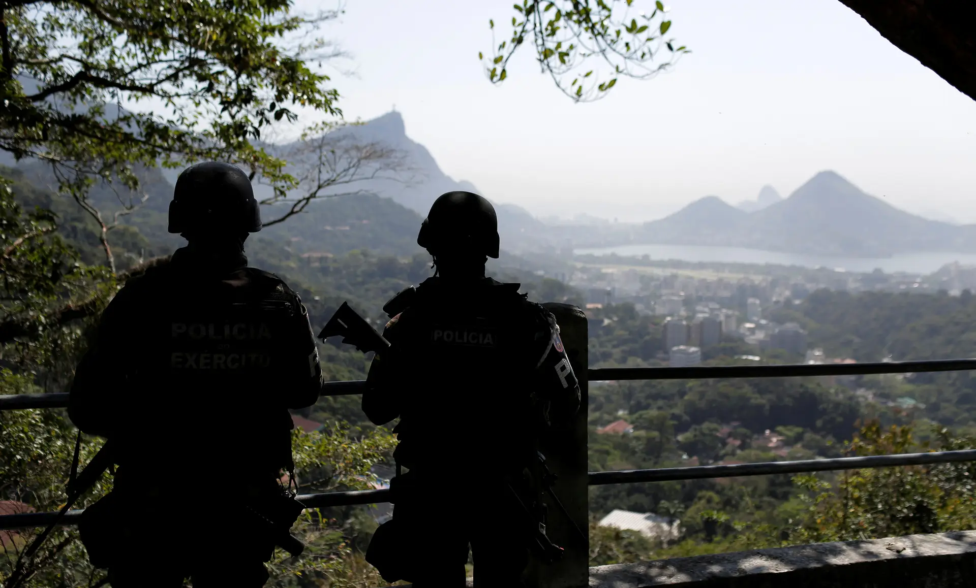 Exército do Brasil volta a fazer operações na maior favela do Rio de Janeiro