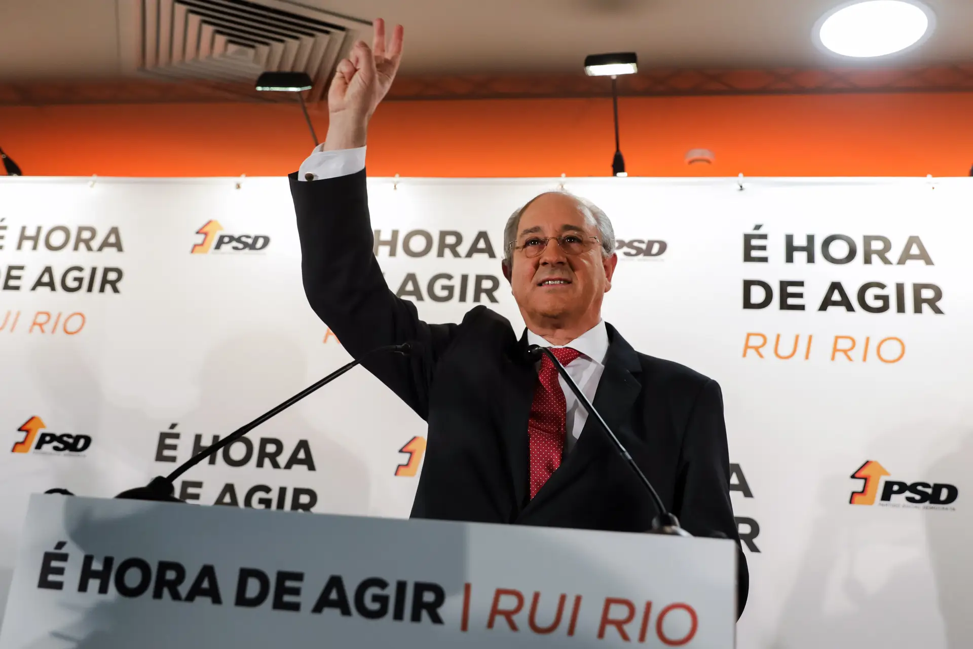 Rui Rio rejeita proposta de Santana Lopes para 20 debates