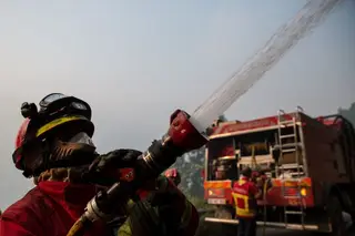 Incêndio destrói casa e desaloja três pessoas na Guarda