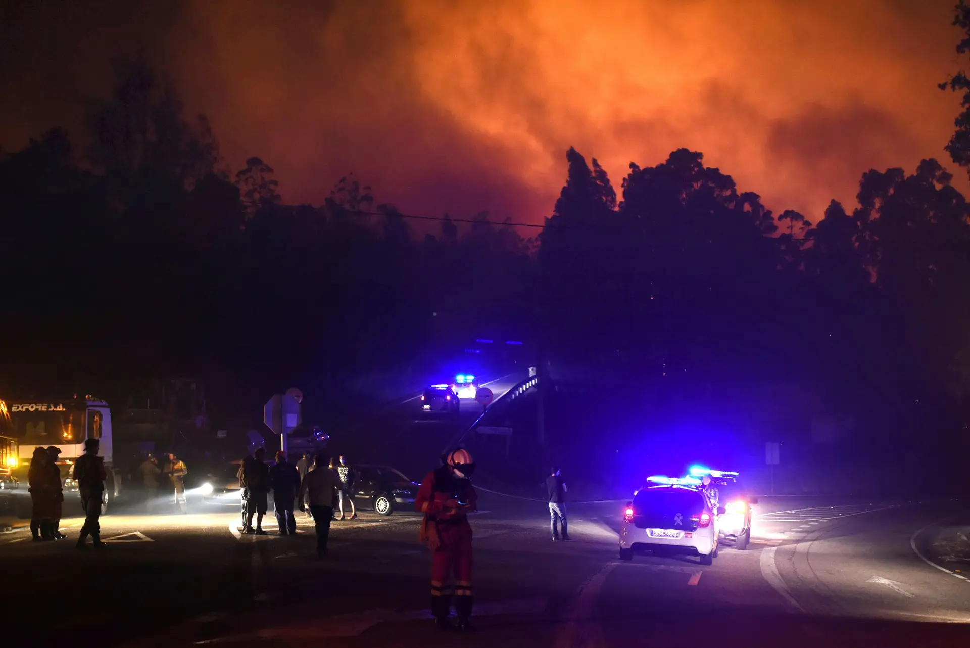 Autoridades da Galiza indicam que 16 povoações correm risco de incêncio