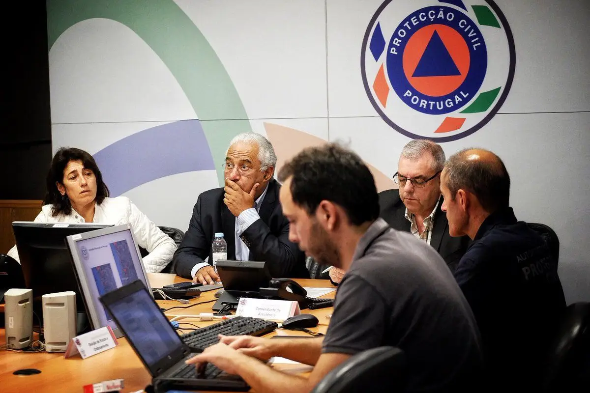 Primeiro-ministro em reunião de emergência na Proteção Civil