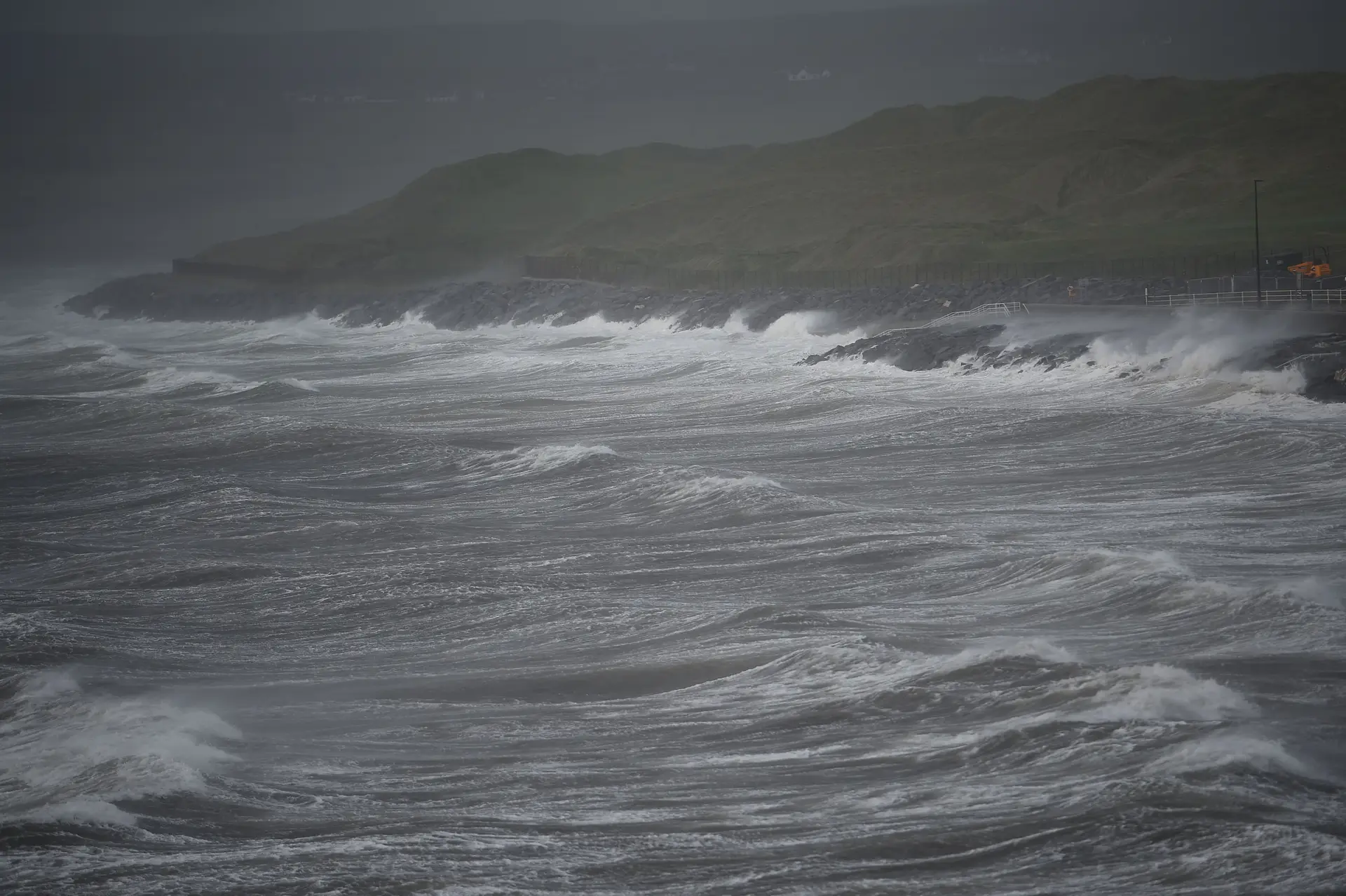 Tempestade Ophelia faz um morto na Irlanda
