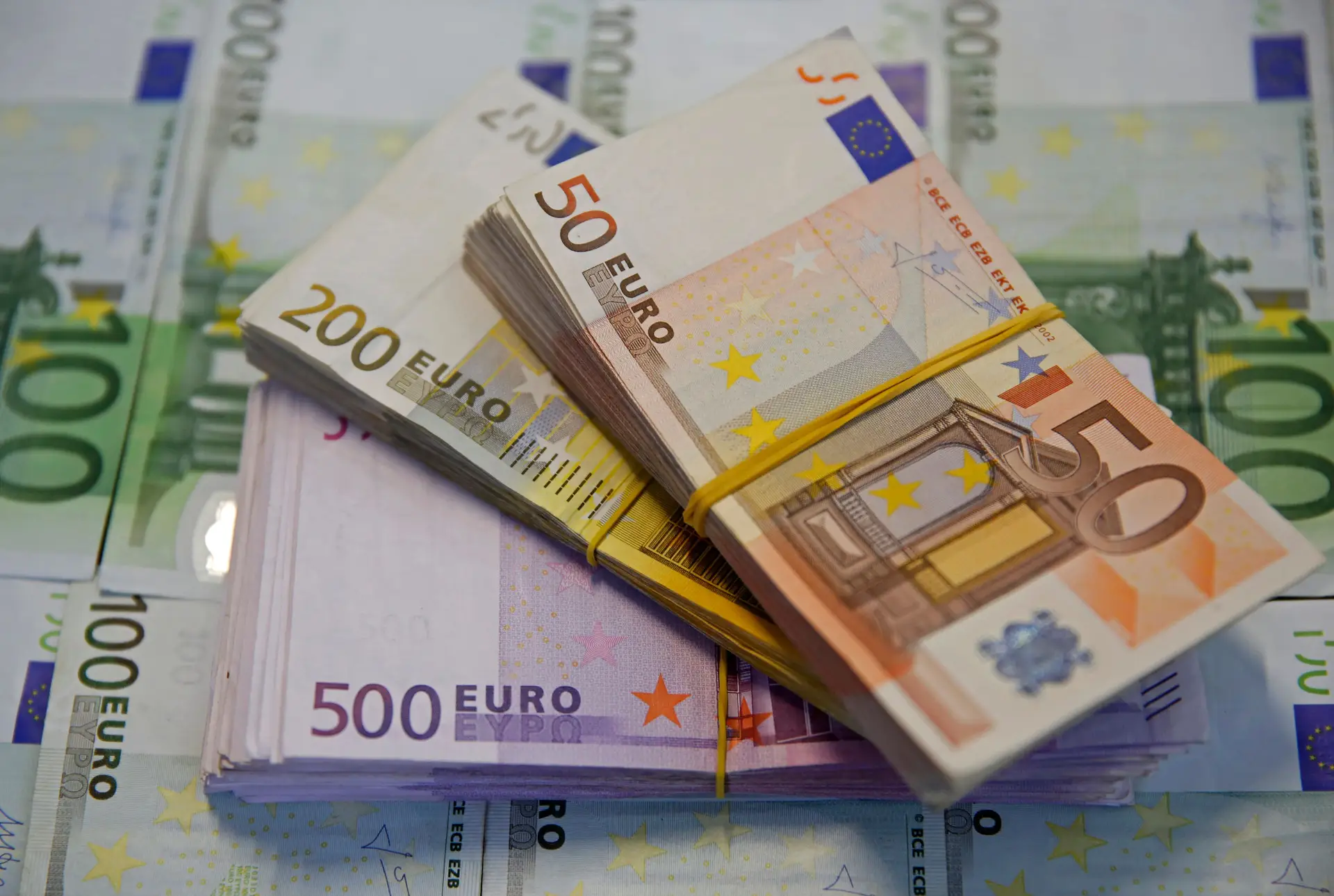 Dívida pública aumentou para 242,8 mil milhões de euros em novembro