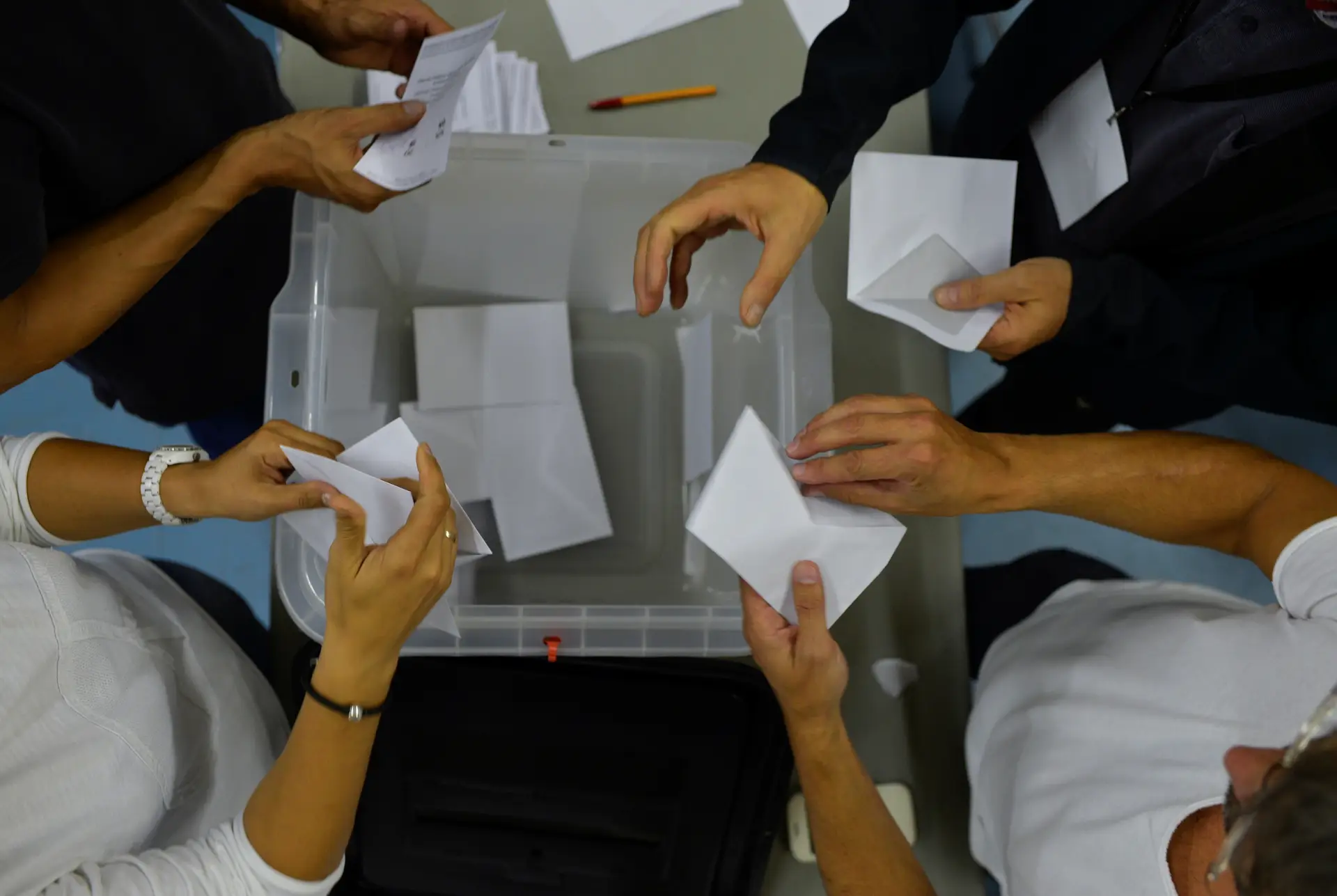 Tribunal pede à polícia catalã que identifique agentes destacados para referendo