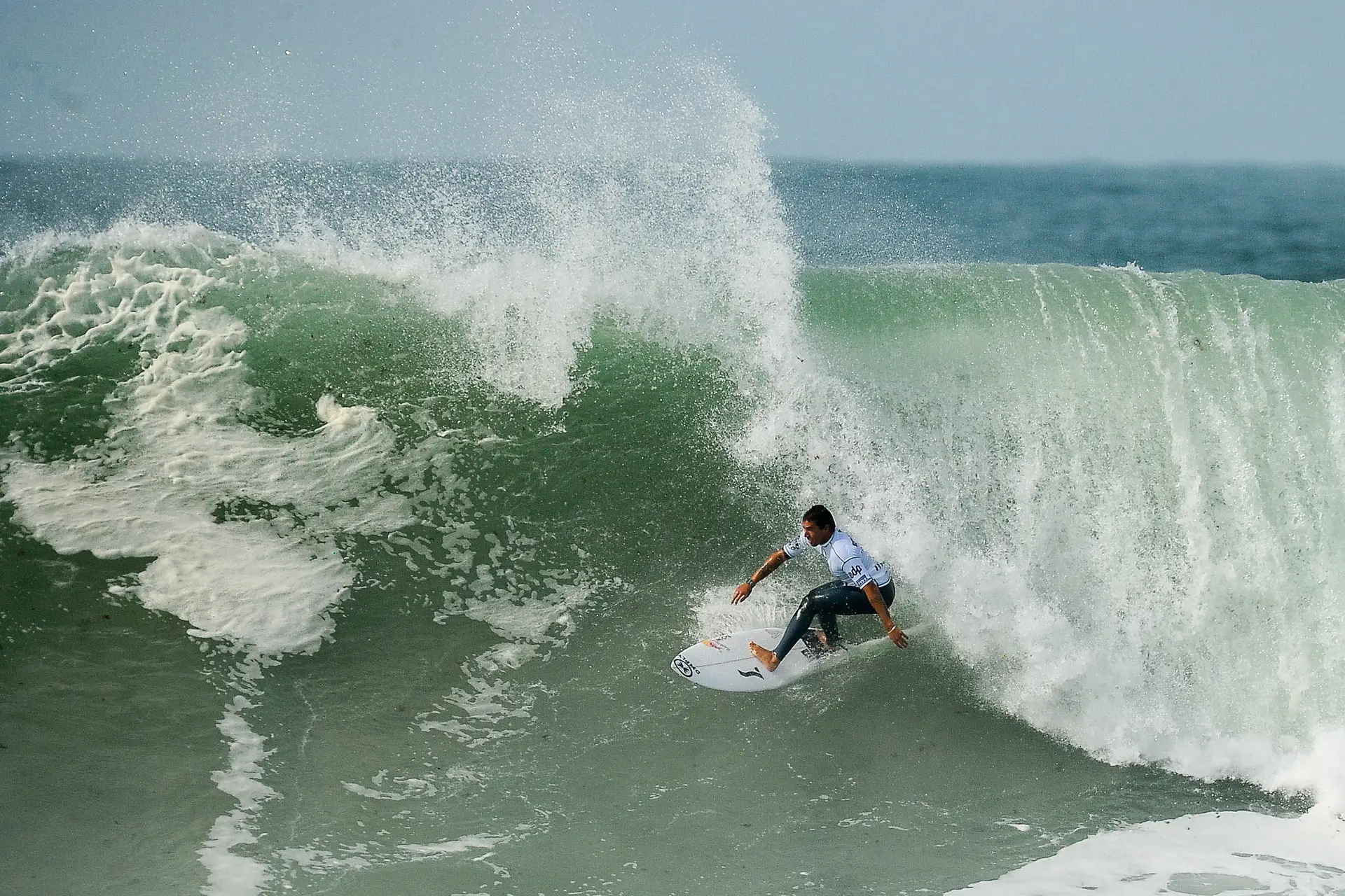 Vasco Ribeiro defronta John John Florence, Frederico Morais enfrenta Michel Bourez