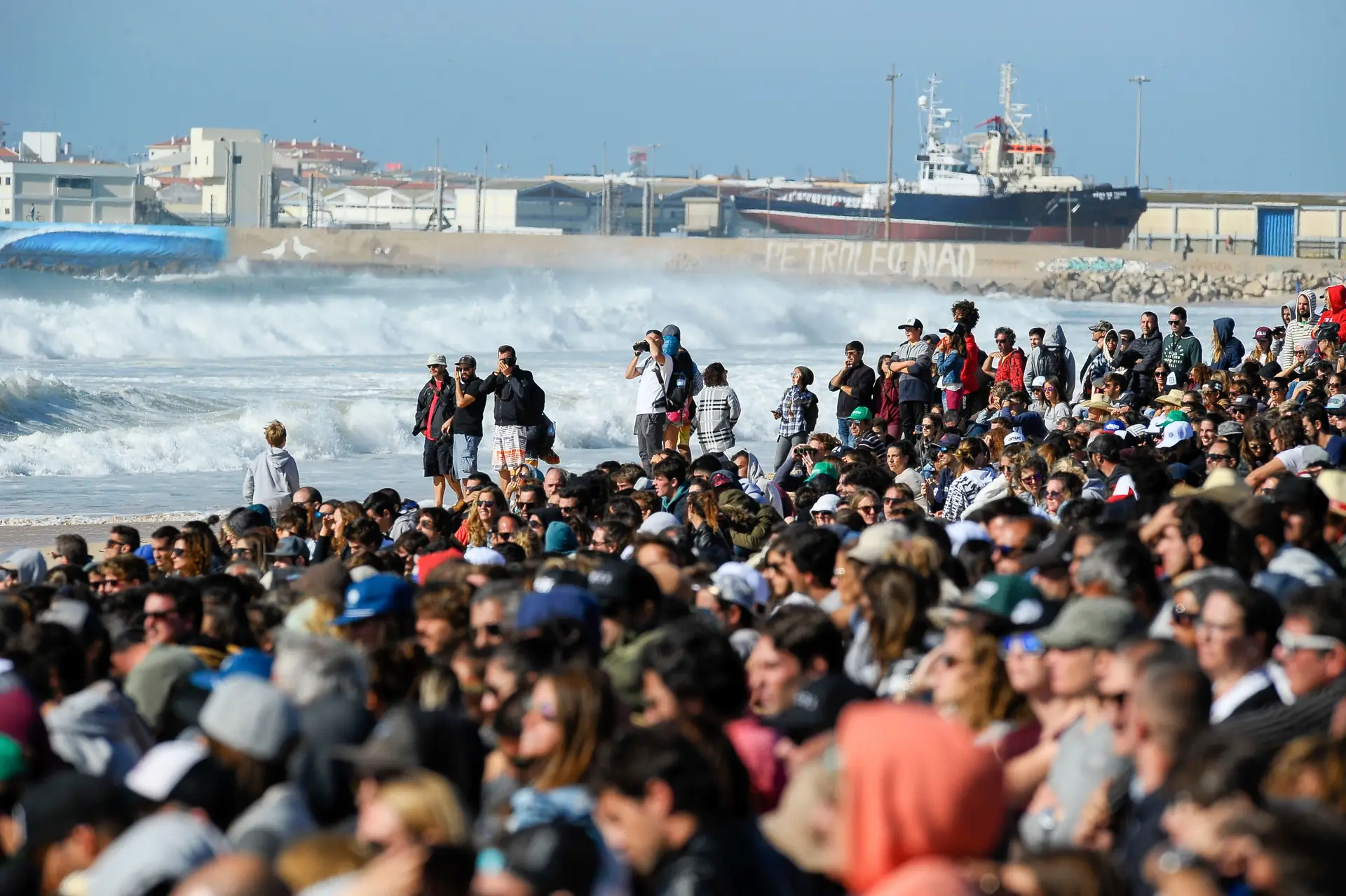Meo Rip Curl Pro Portugal cumpre dia de espera em Peniche