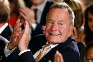 George H. W. Bush pede desculpa a atriz que o acusou de assédio sexual