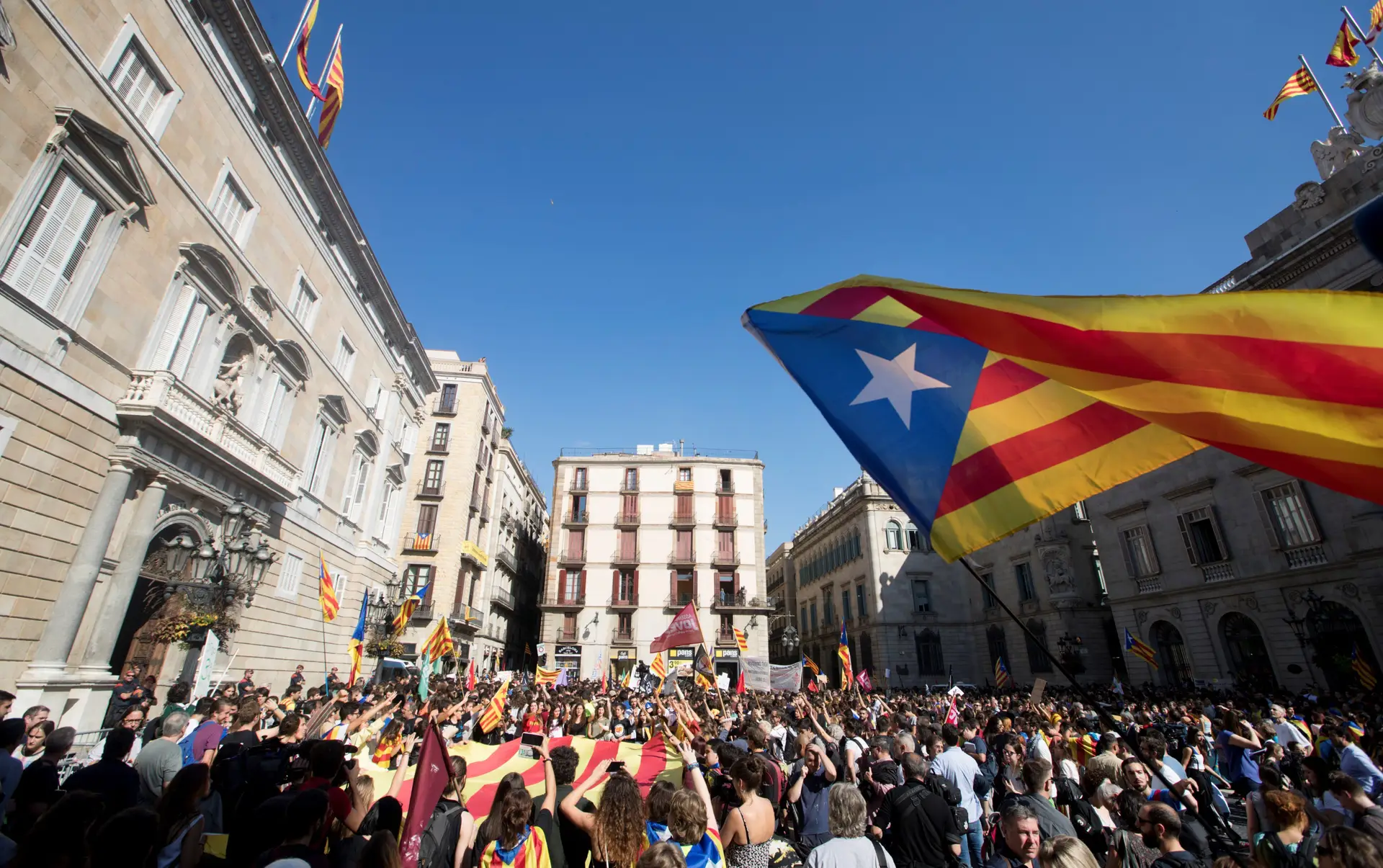 Assembleia Catalã pede lista unitária independentista às eleições de dezembro
