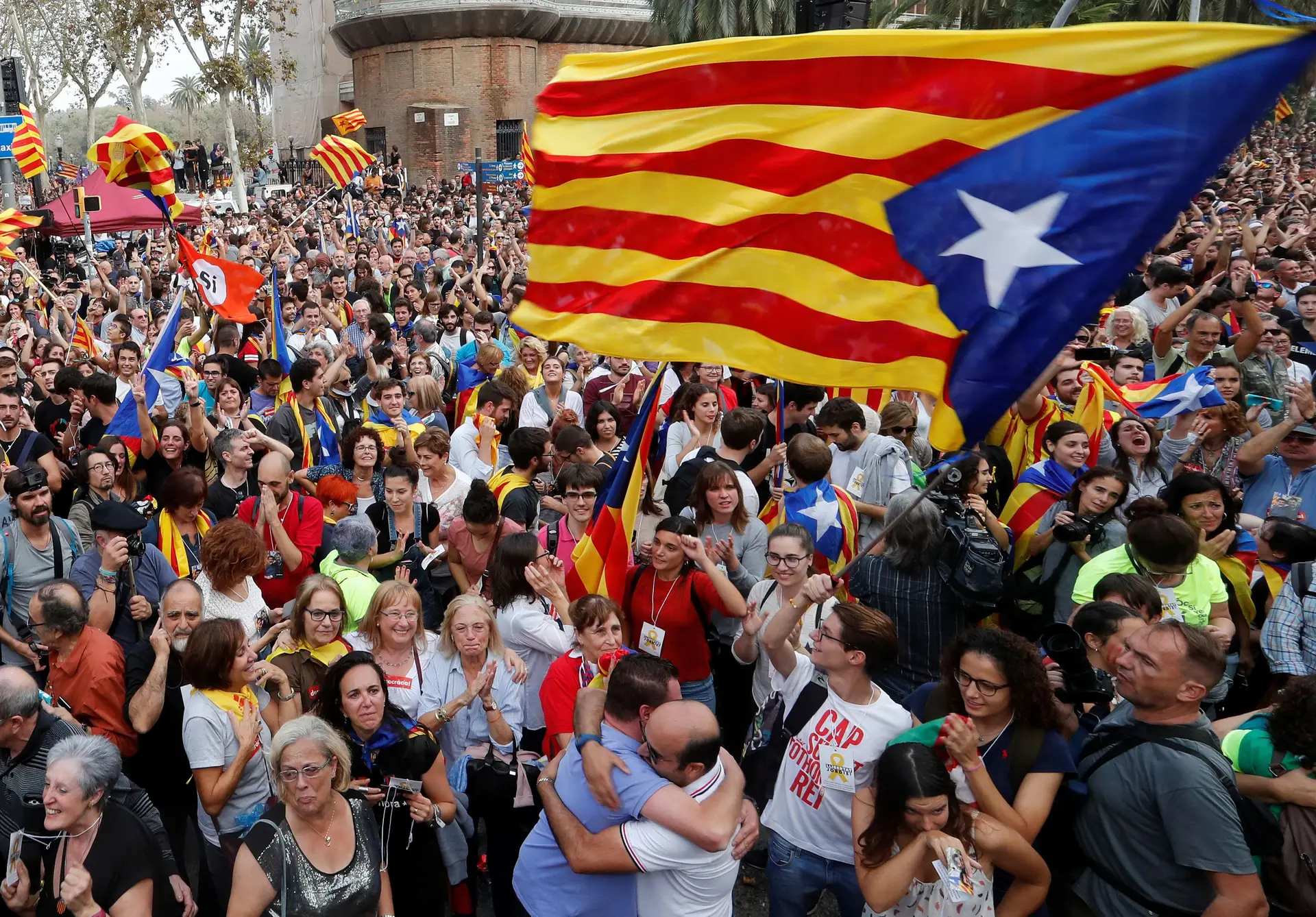 Catalunha declara independência