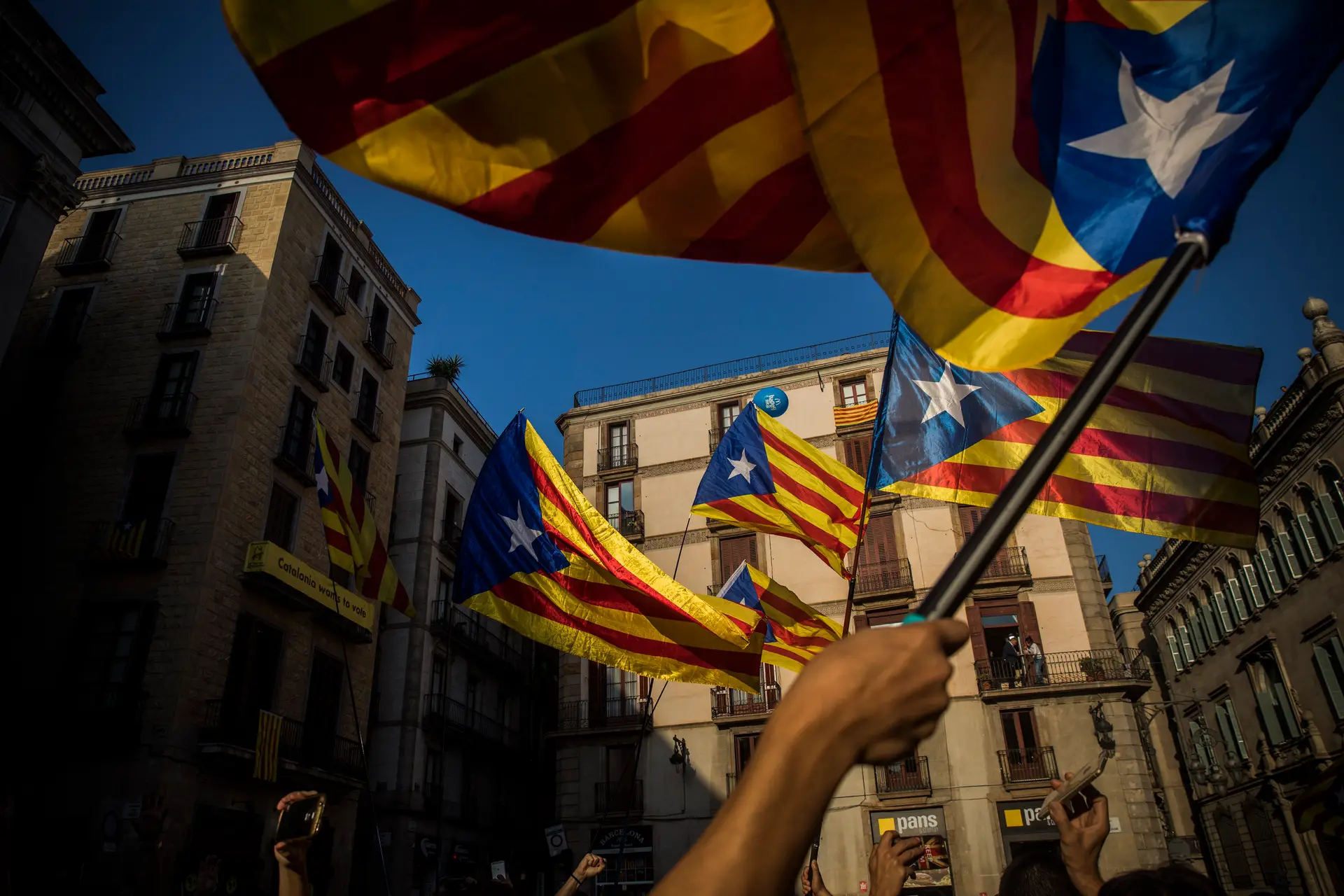 Catalunha sem Governo e eleições para dezembro