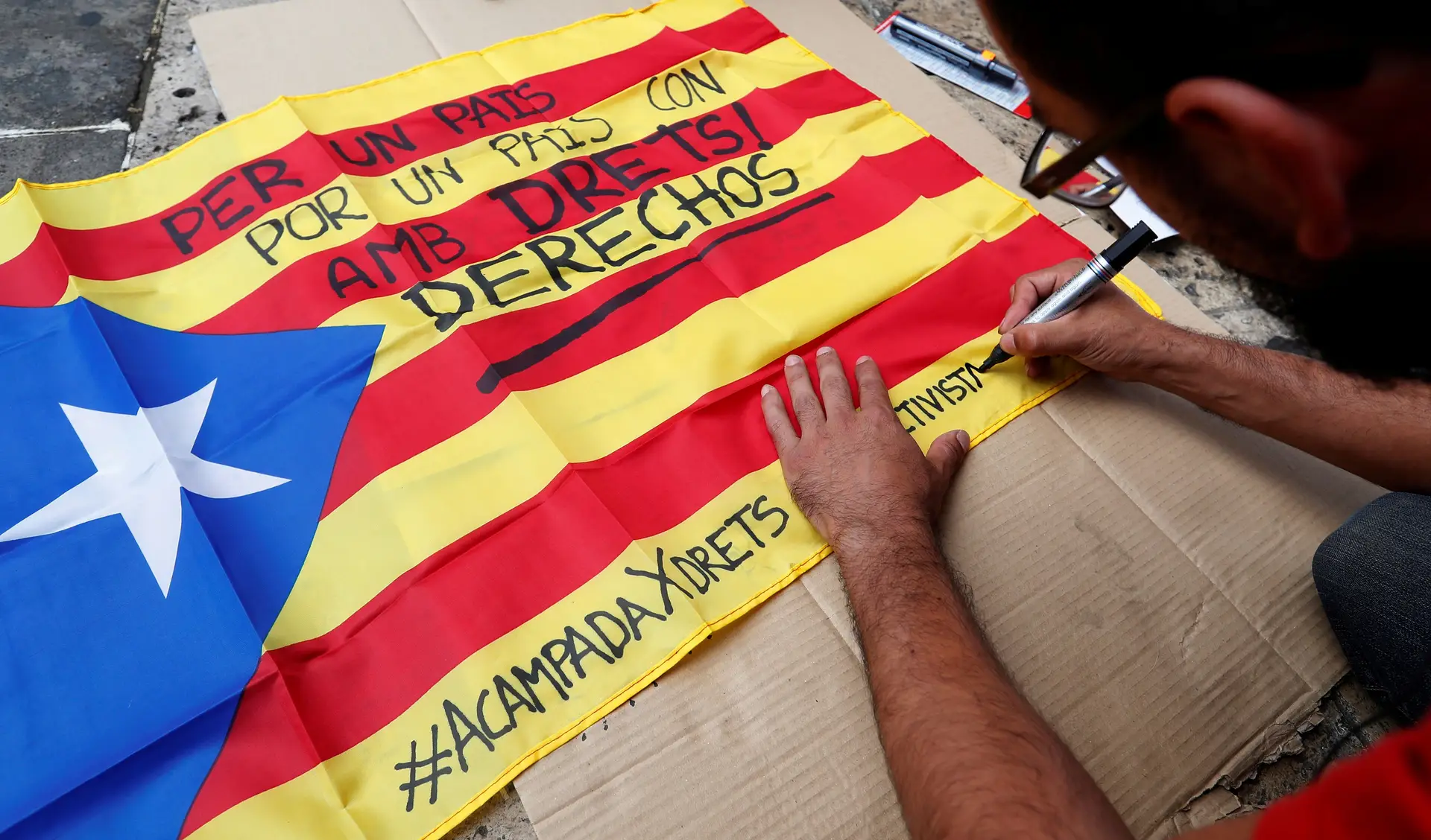 Sondagem indica que separatistas perdem maioria no Parlamento da Catalunha