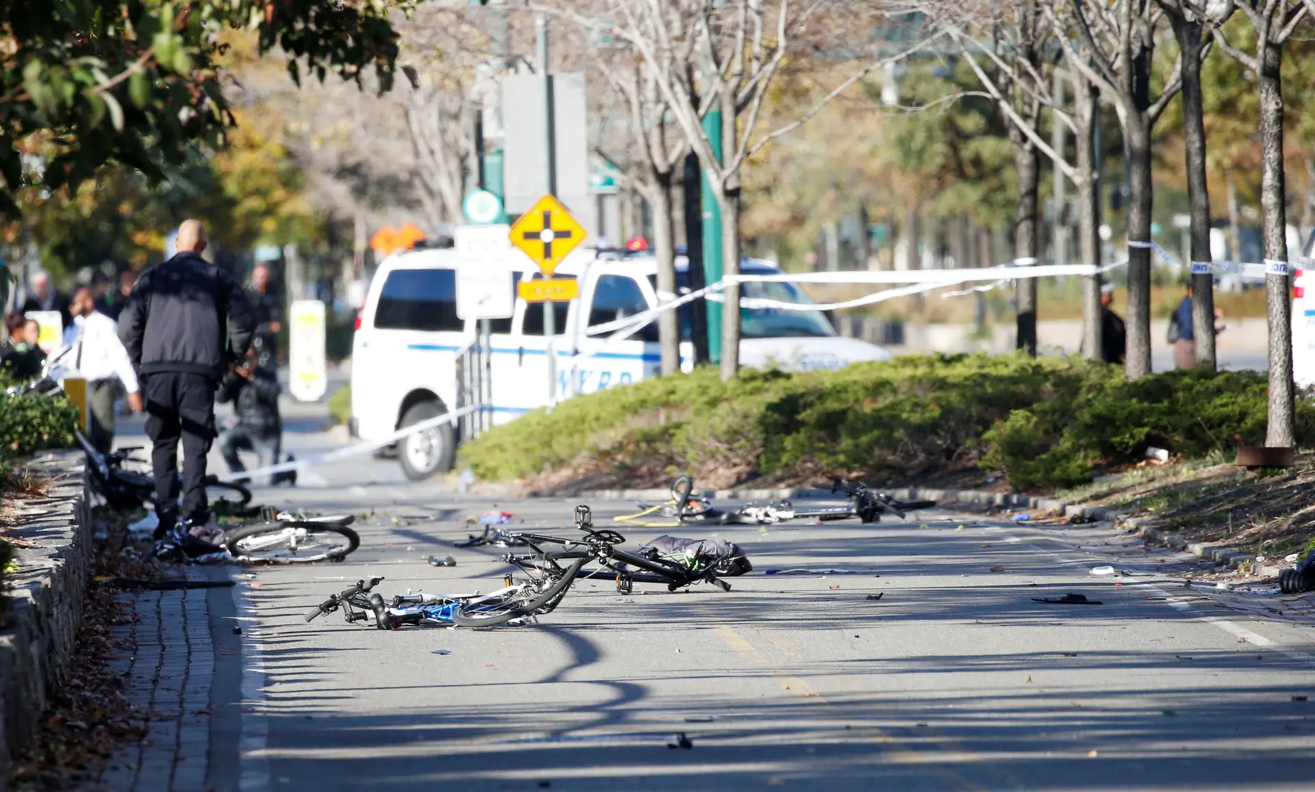 Mayor de Nova Iorque diz que "cobarde ato de terrorismo" causou oito mortos