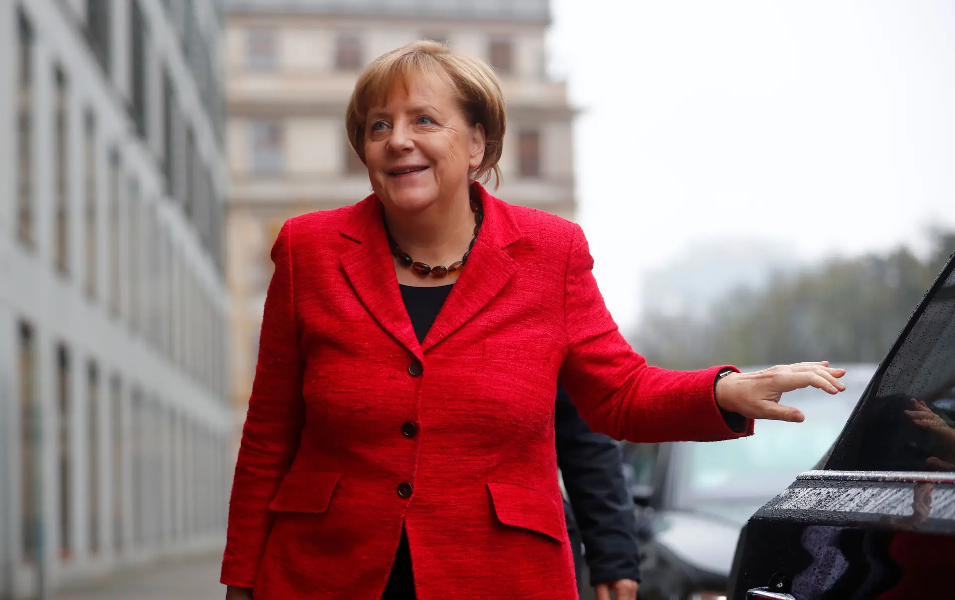 Merkel mantém otimismo quanto a acordo de coligação com liberais e Verdes
