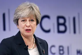 Theresa May pede "cultura do respeito" a propósito de casos de abuso sexual