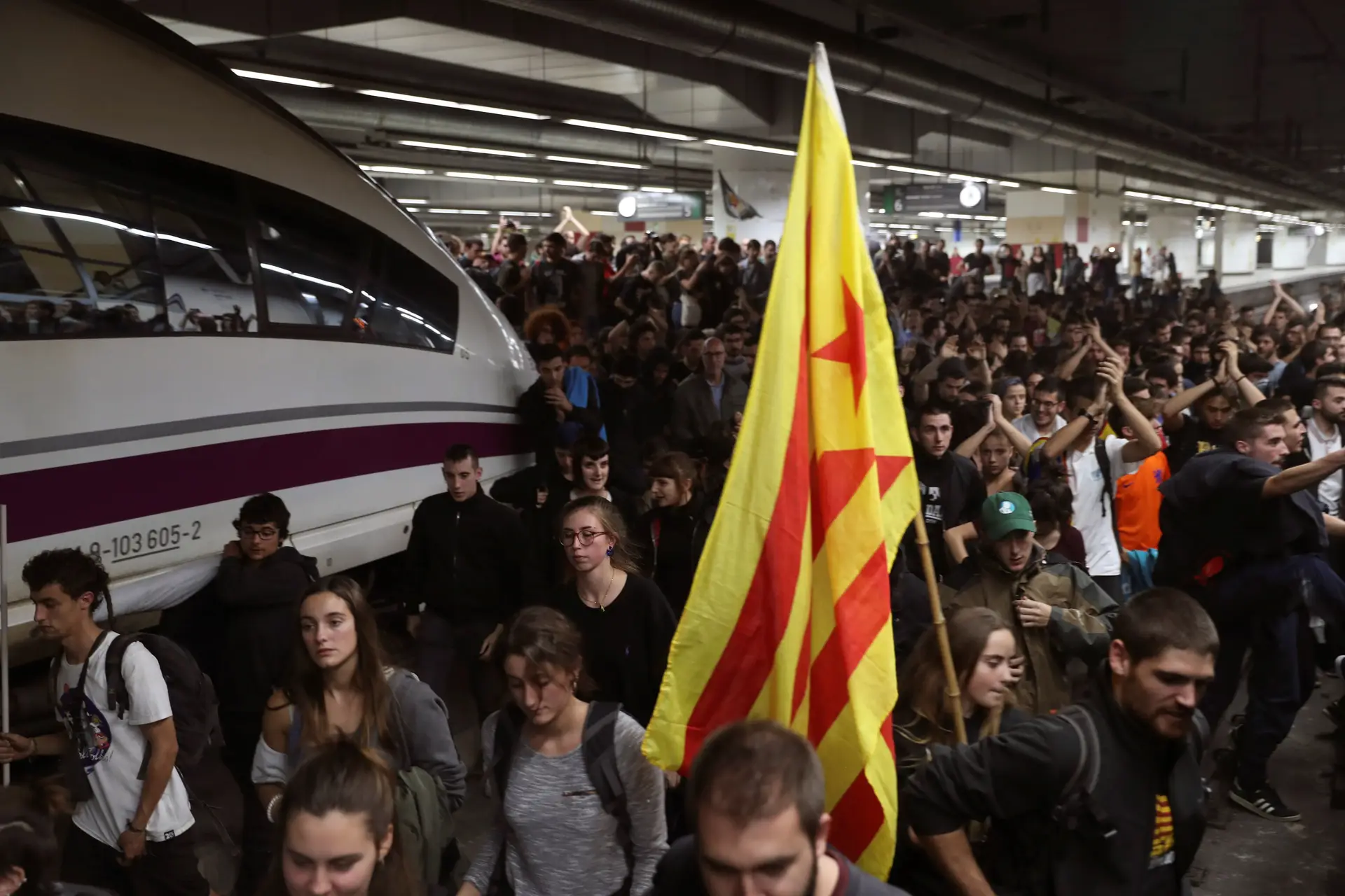 Milhares na ruas pela libertação dos políticos detidos na Catalunha