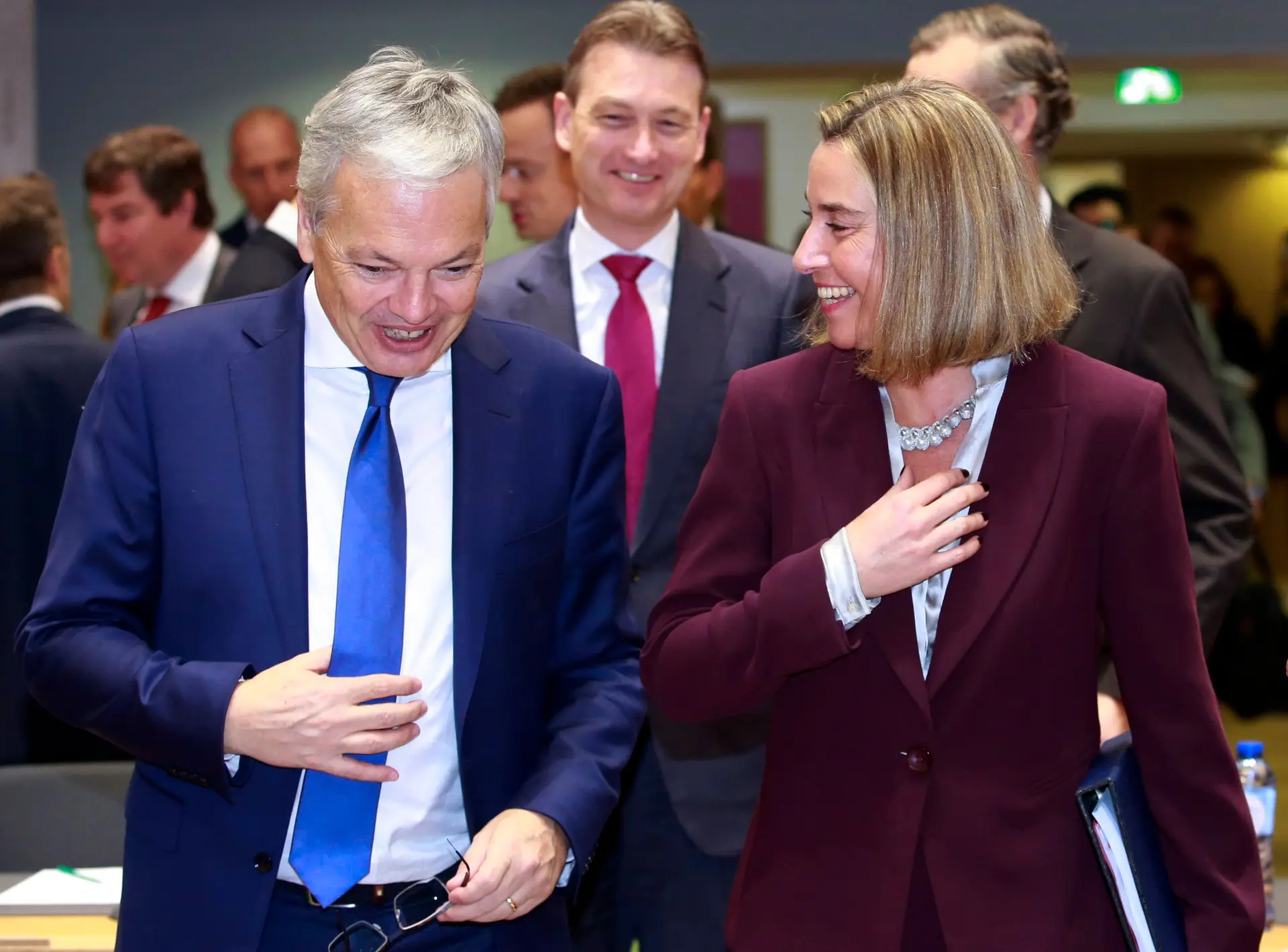 O ministro das Finanças Belga, Didier Reynders e a Alta Representante da UE para Política Externa e Segurança, Federica Mogherini