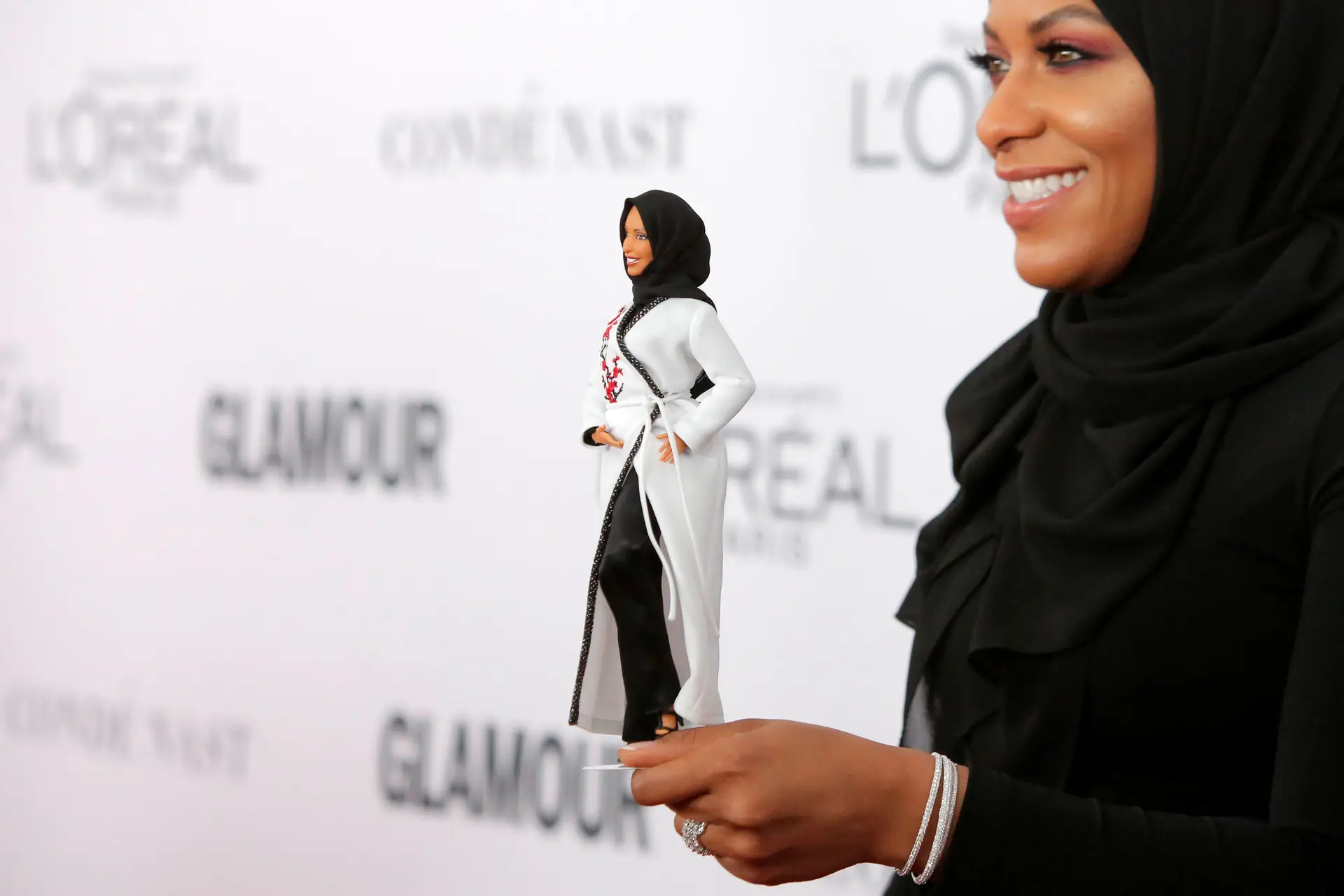 A nova Barbie usa véu islâmico e é inspirada numa atleta olímpica