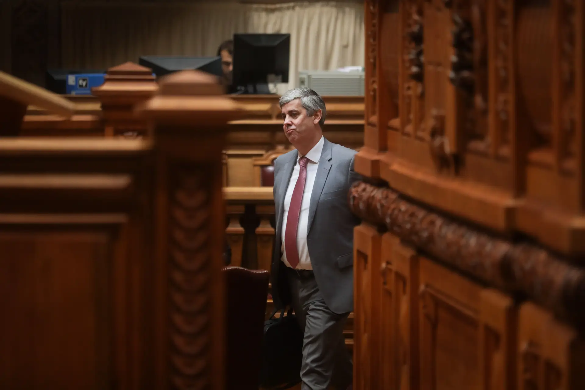 Orçamento português em risco de incumprimento, alerta Bruxelas