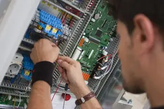 Trabalhadores da Efacec em greve manifestam-se hoje em Lisboa