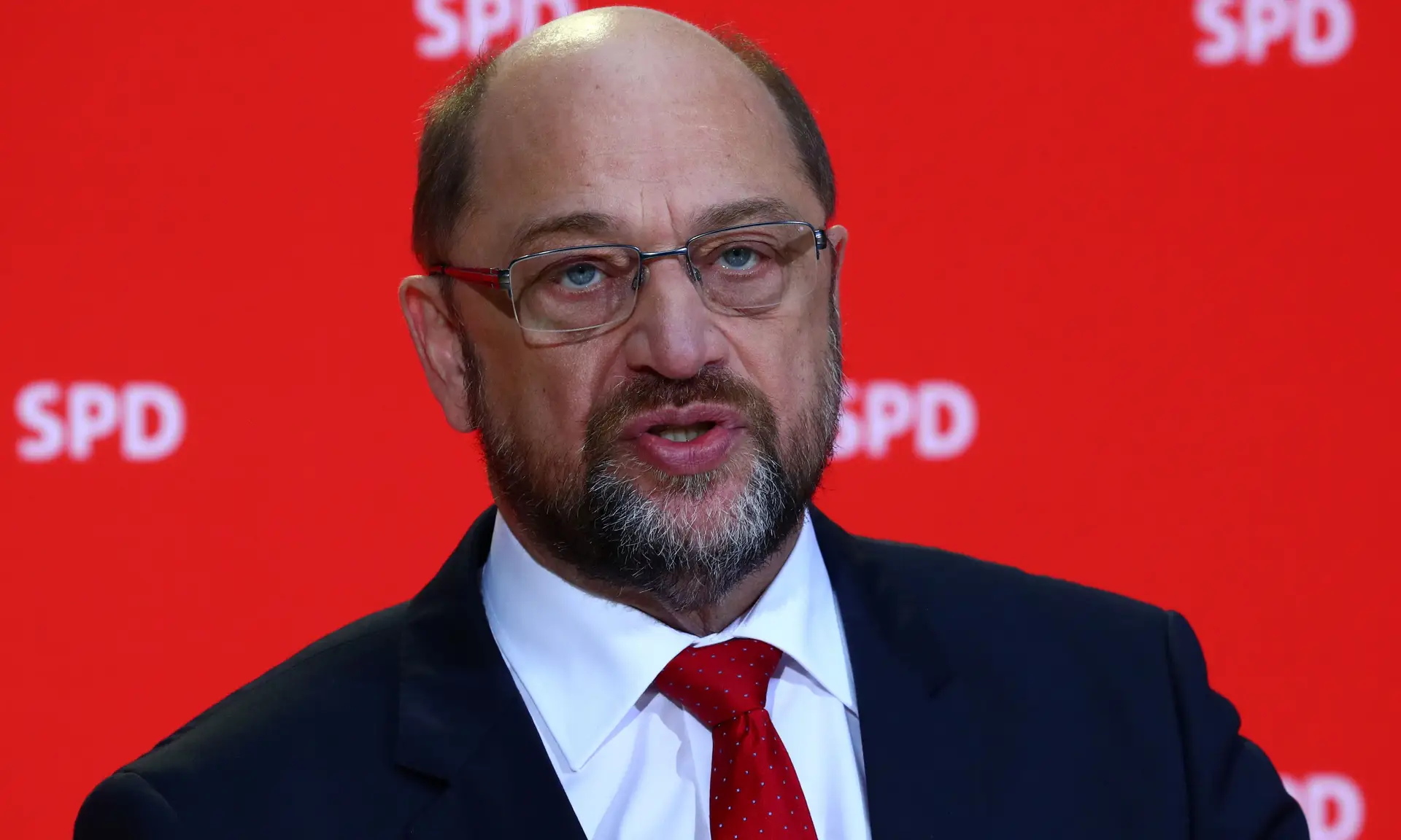 Schulz aceita falar com Merkel e outros partidos sobre a formação de novo governo alemão