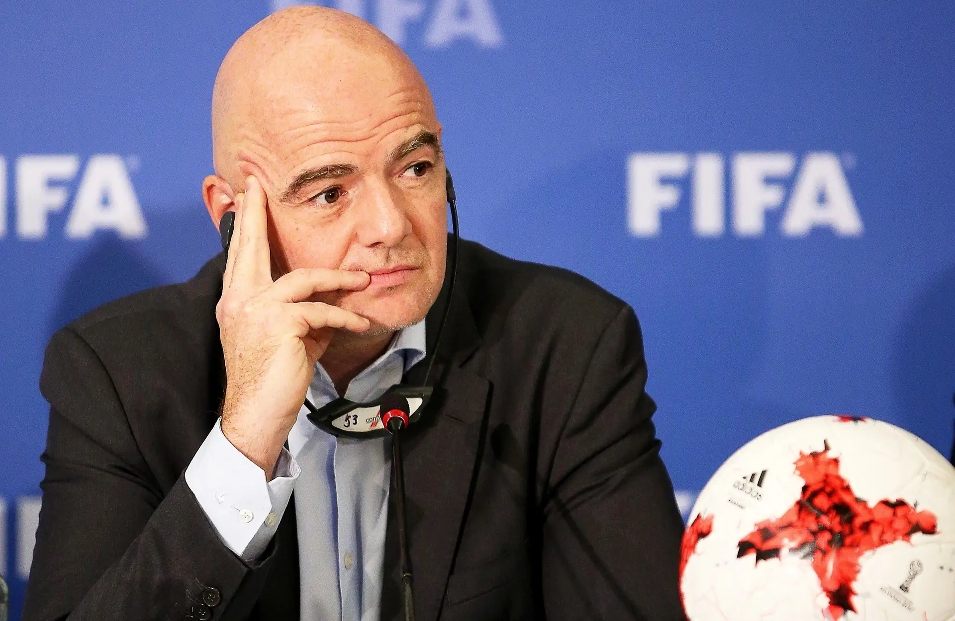 Infantino "confiante e positivo" face à incorporação do videoárbitro