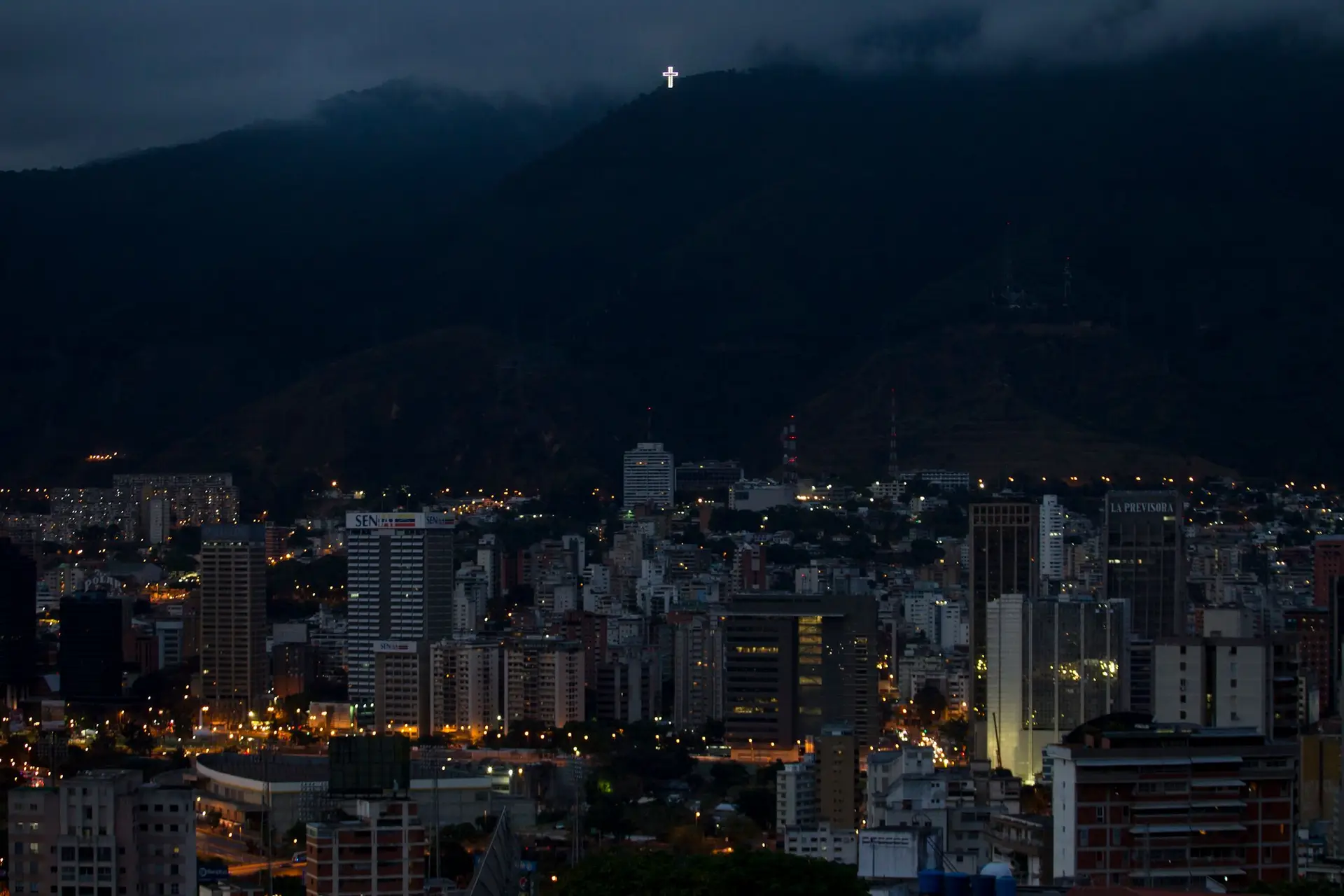 Militares venezuelanos proibidos de circular de noite nas cidades