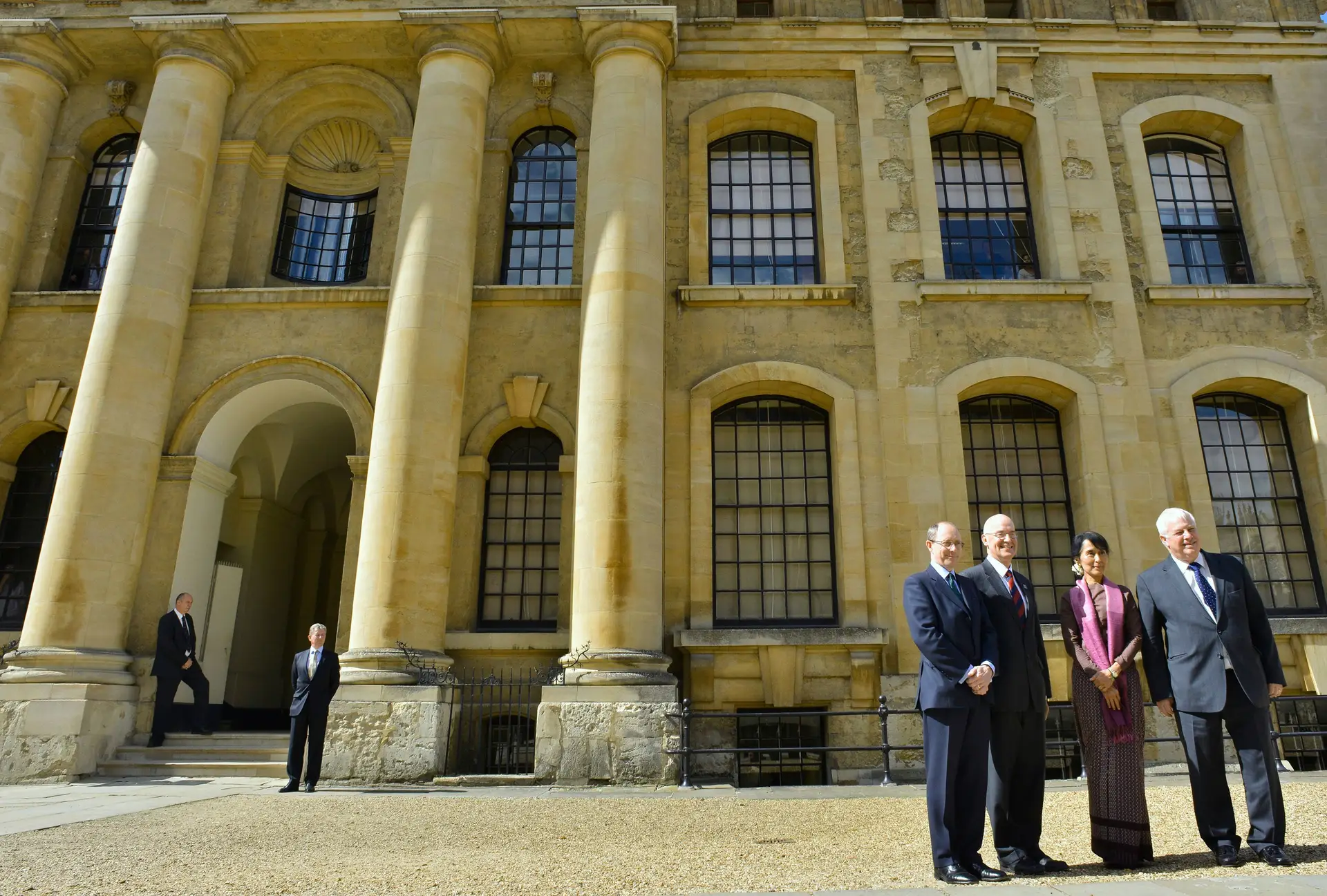 Cidade de Oxford retira prémio a Aung San Suu Kyi