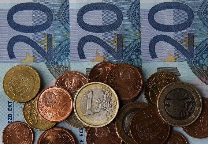 OCDE revê em baixa perspetivas de crescimento mundial para 2018 e 2019