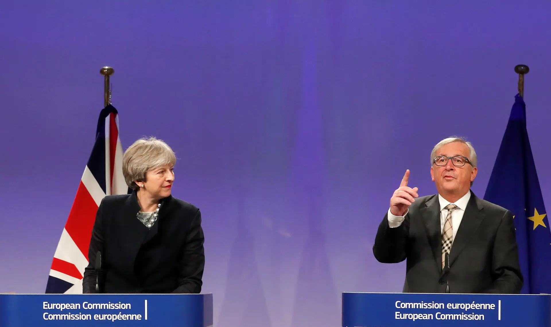Londres e Bruxelas ainda sem acordo sobre termos do divórcio, revela Juncker 