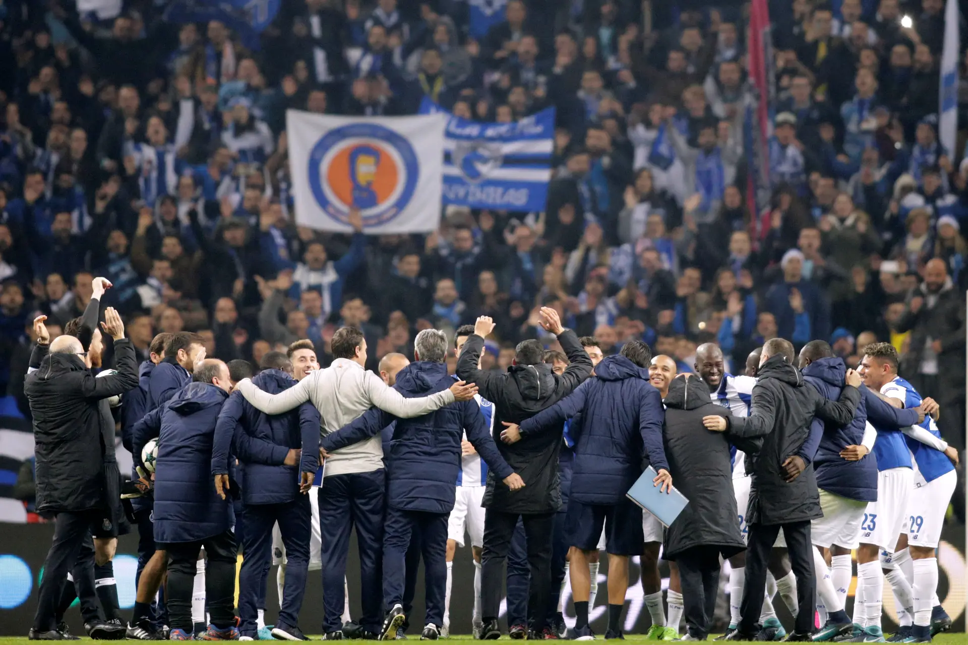 Os dragões carimbaram o apuramento para os oitavos da Champions.