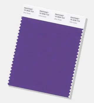 "Ultra Violeta 18-3838 TCX" tem mais azul do que vermelho