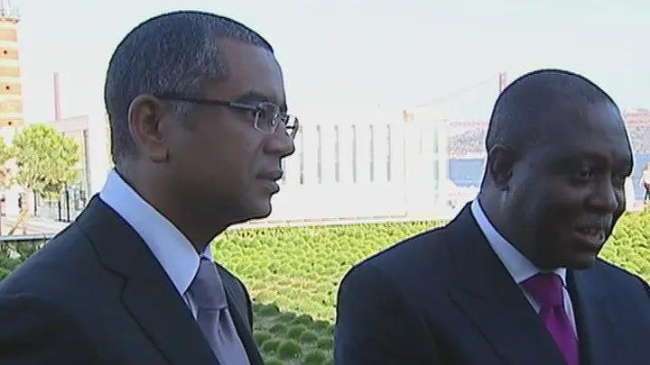 Presidente do Banco Privado Atlântico (BPA), Carlos Silva (à esquerda), com o ex-vice-presidente de Angola e ex-presidente do conselho de administração da Sonangol, Manuel Vicente.