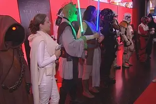 Fãs vestem-se a rigor para a antestreia de "Star Wars: Os Últimos Jedi"