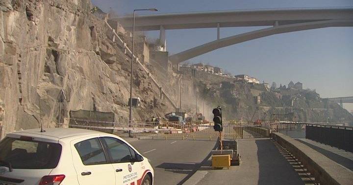 Trânsito junto à marginal do Porto continua cortado - SIC Notícias