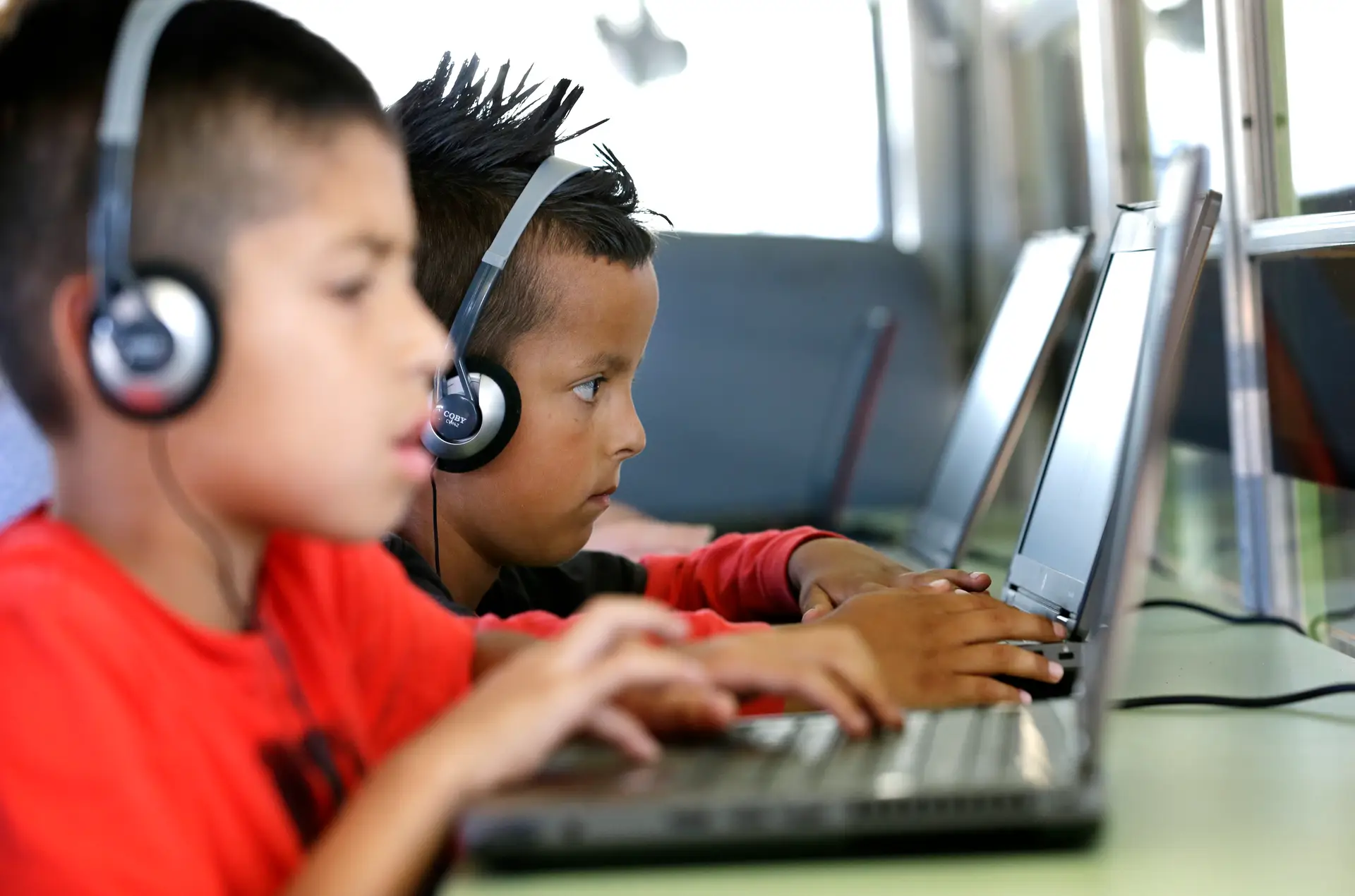 Cada vez mais crianças passam mais de uma hora por dia a jogar computador