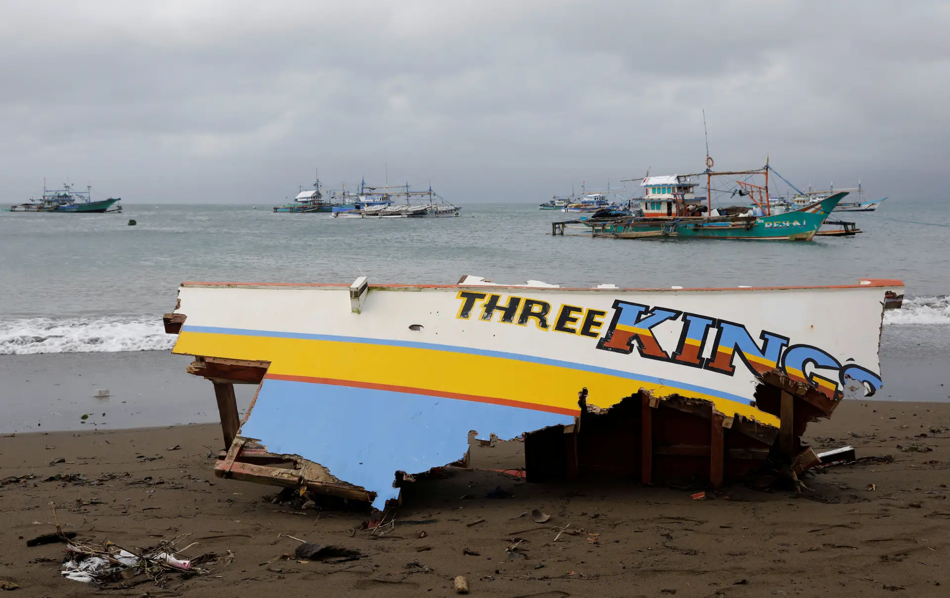 Prosseguem buscas por desaparecidos nas Filipinas após naufrágio que fez quatro mortos