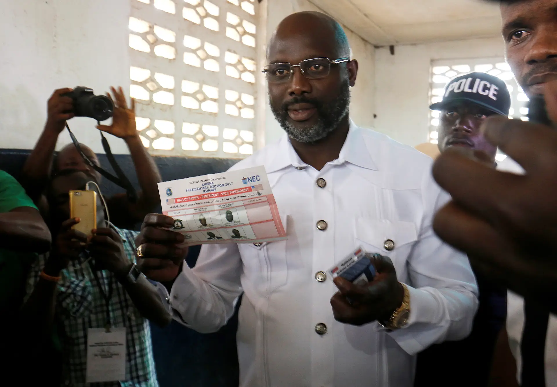 Weah foi eleito à segunda volta, com 61,5 por cento dos votos.