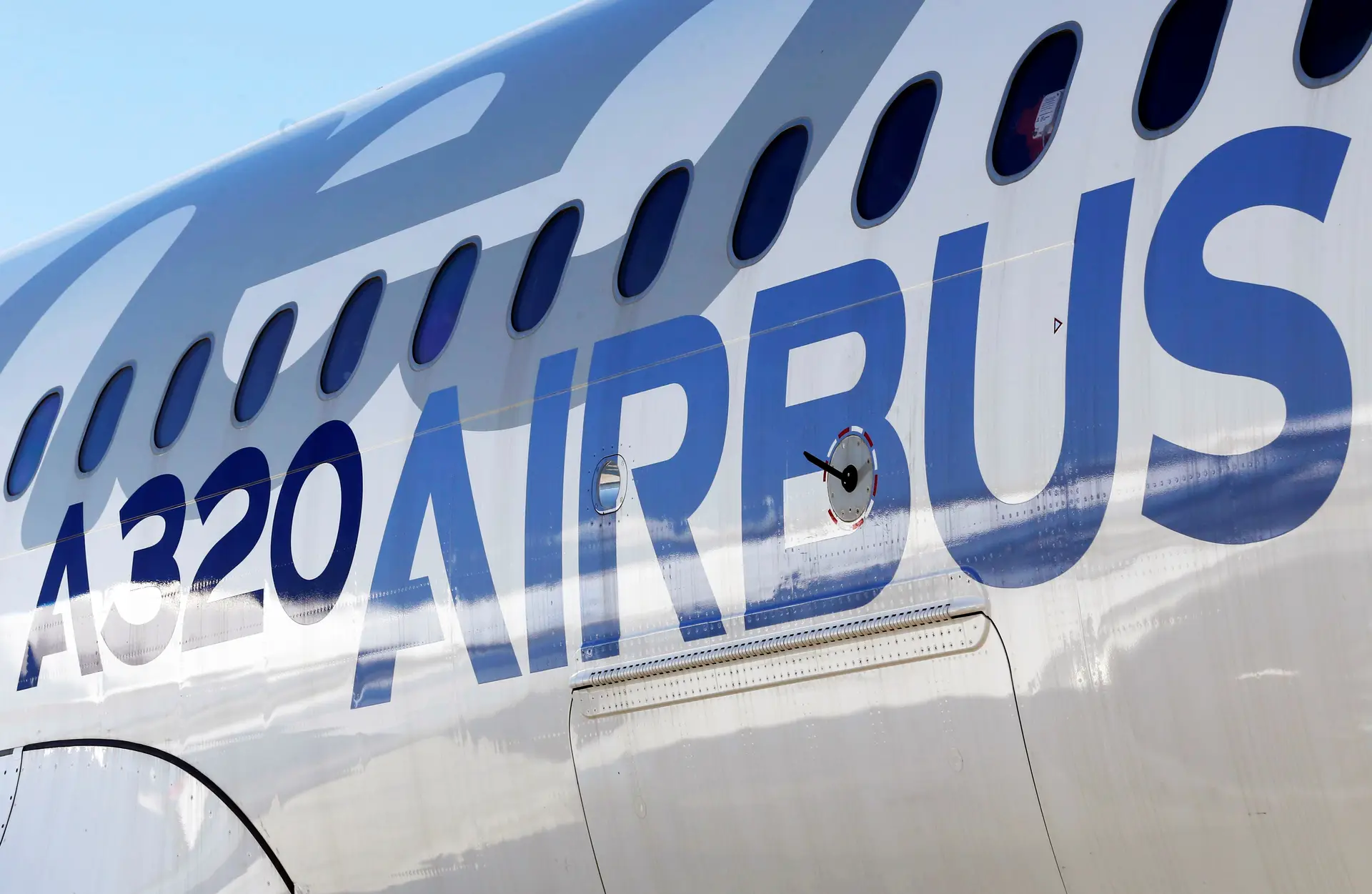 Airbus aumenta 50% lucro até setembro e revê em baixa entregas de aviões