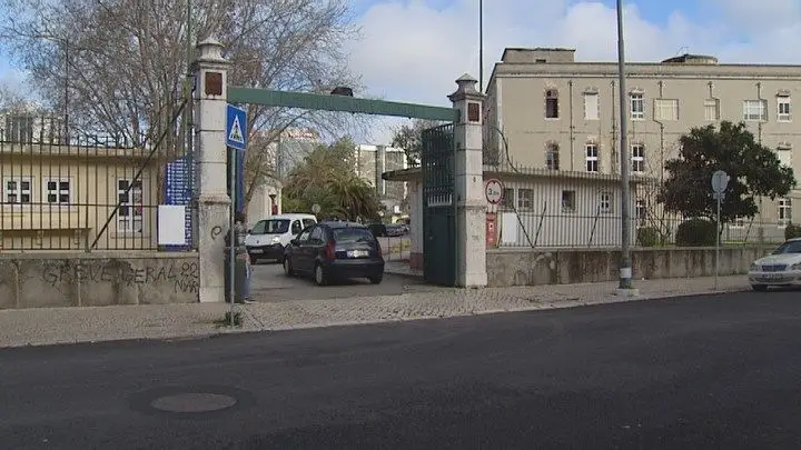 Entrada do Hospital Curry Cabral, em Lisboa