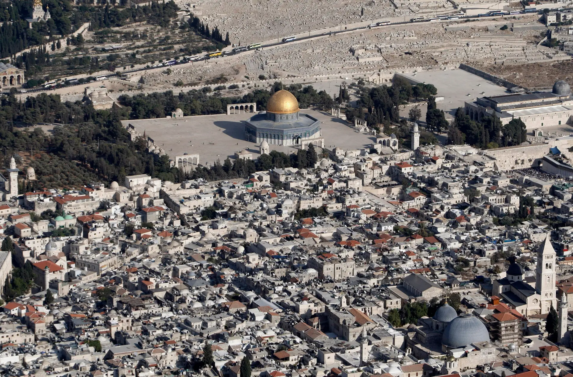 Parlamento israelita aprova lei para dificultar divisão de Jerusalém