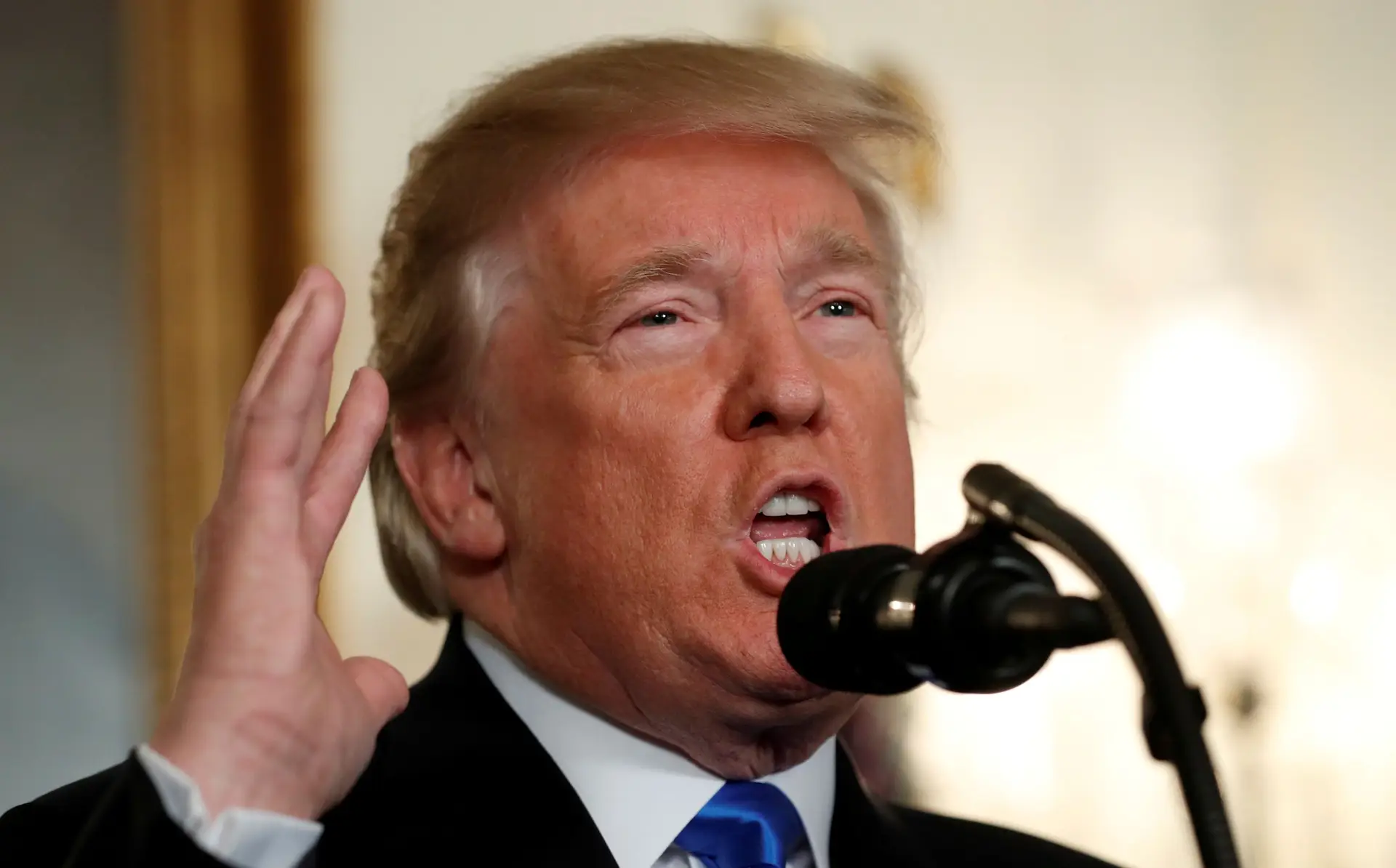 Trump diz que EUA darão ajuda ao povo iraniano quando for "o momento adequado"