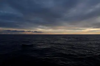 Pelo menos 3 bebés mortos e mais de 100 desaparecidos em naufrágio ao largo da Líbia