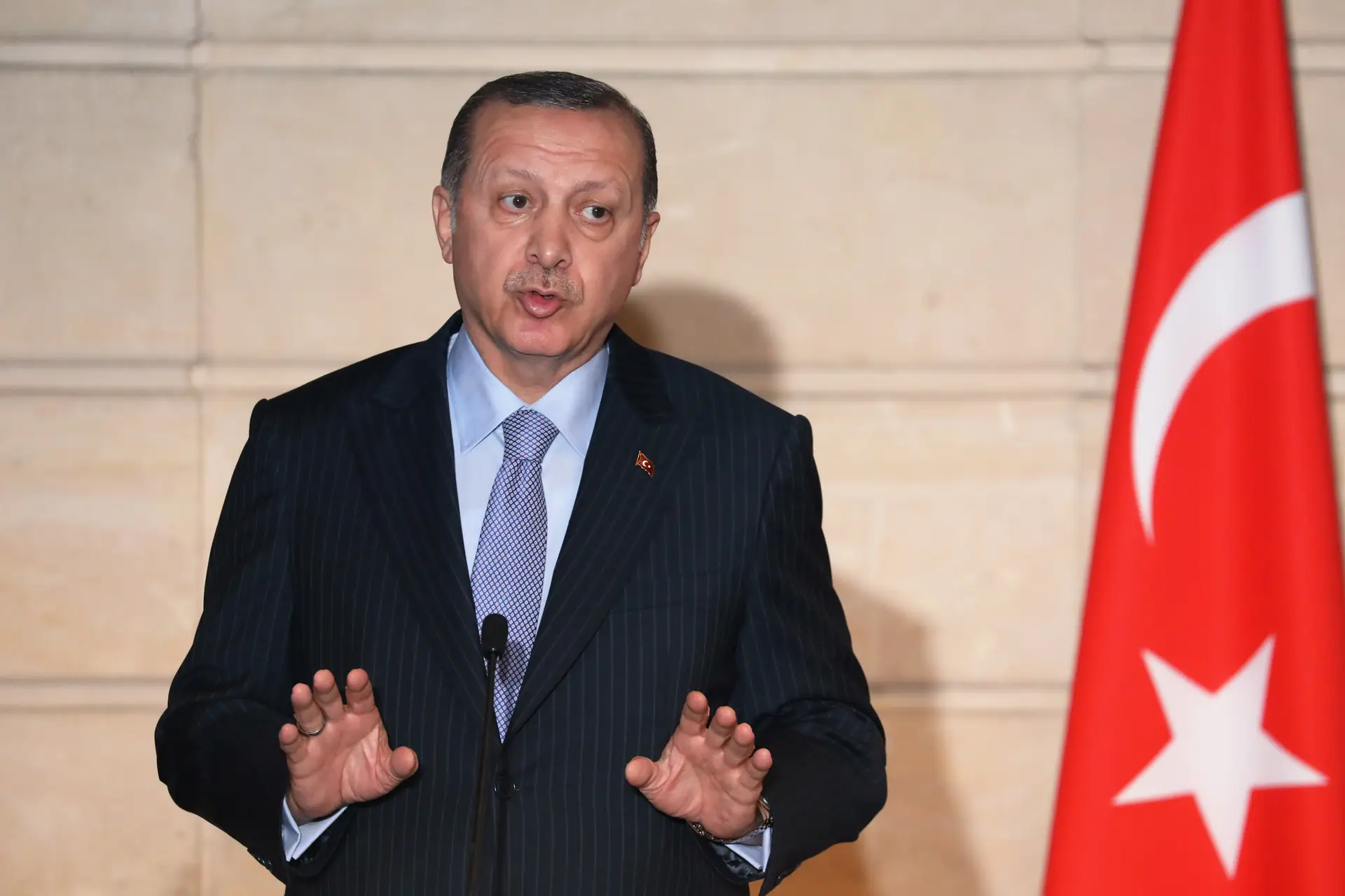 Turquia confirma ofensiva terrestre contra milícia curda na Síria